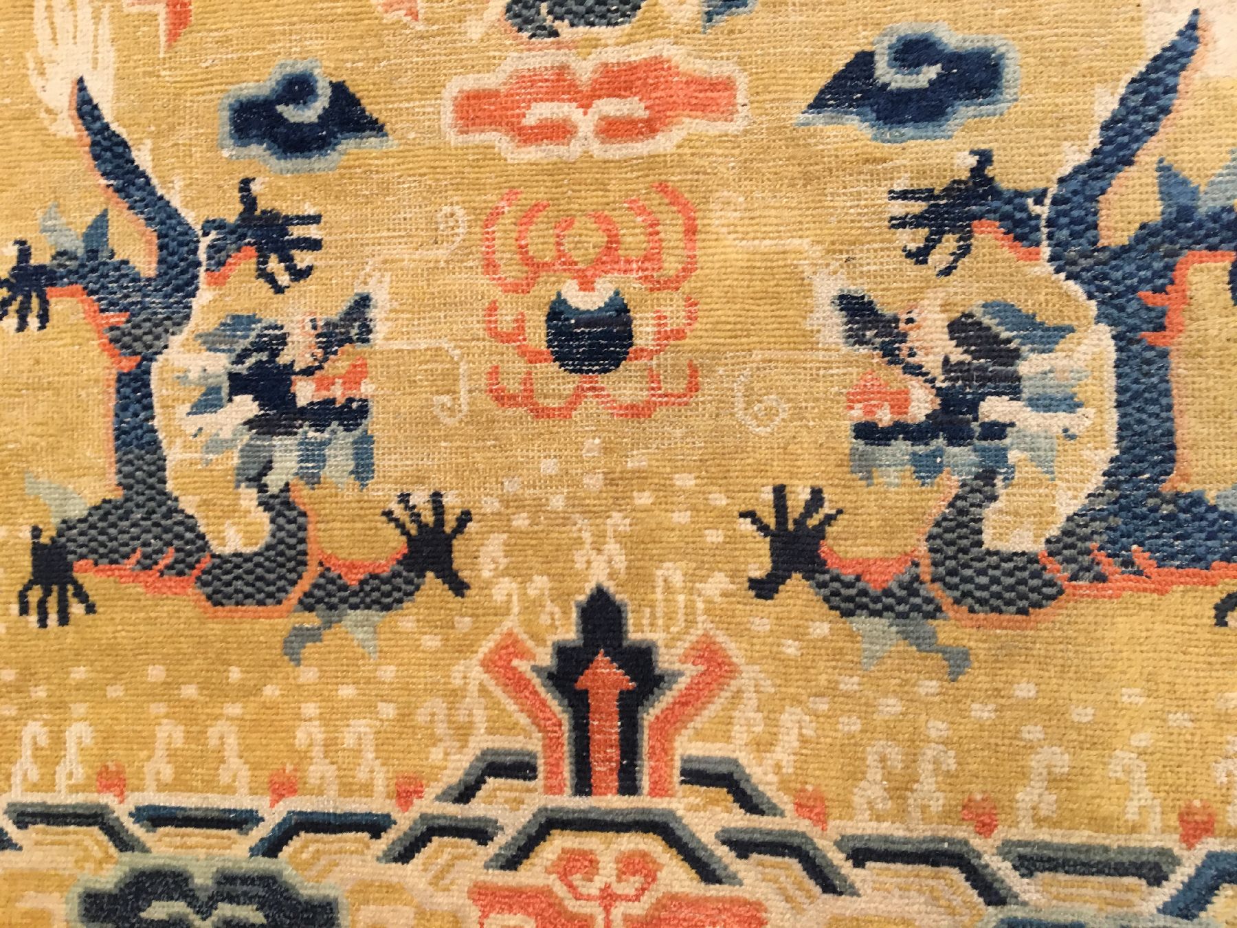 Detail f: Gelber Ning-Hsia "Wandbehang" antik (Drachenteppich), Westchina, 19.Jhd., Wolle geknüpft auf Baumwolle. Seltener Ning-Hsia mit fünf ...