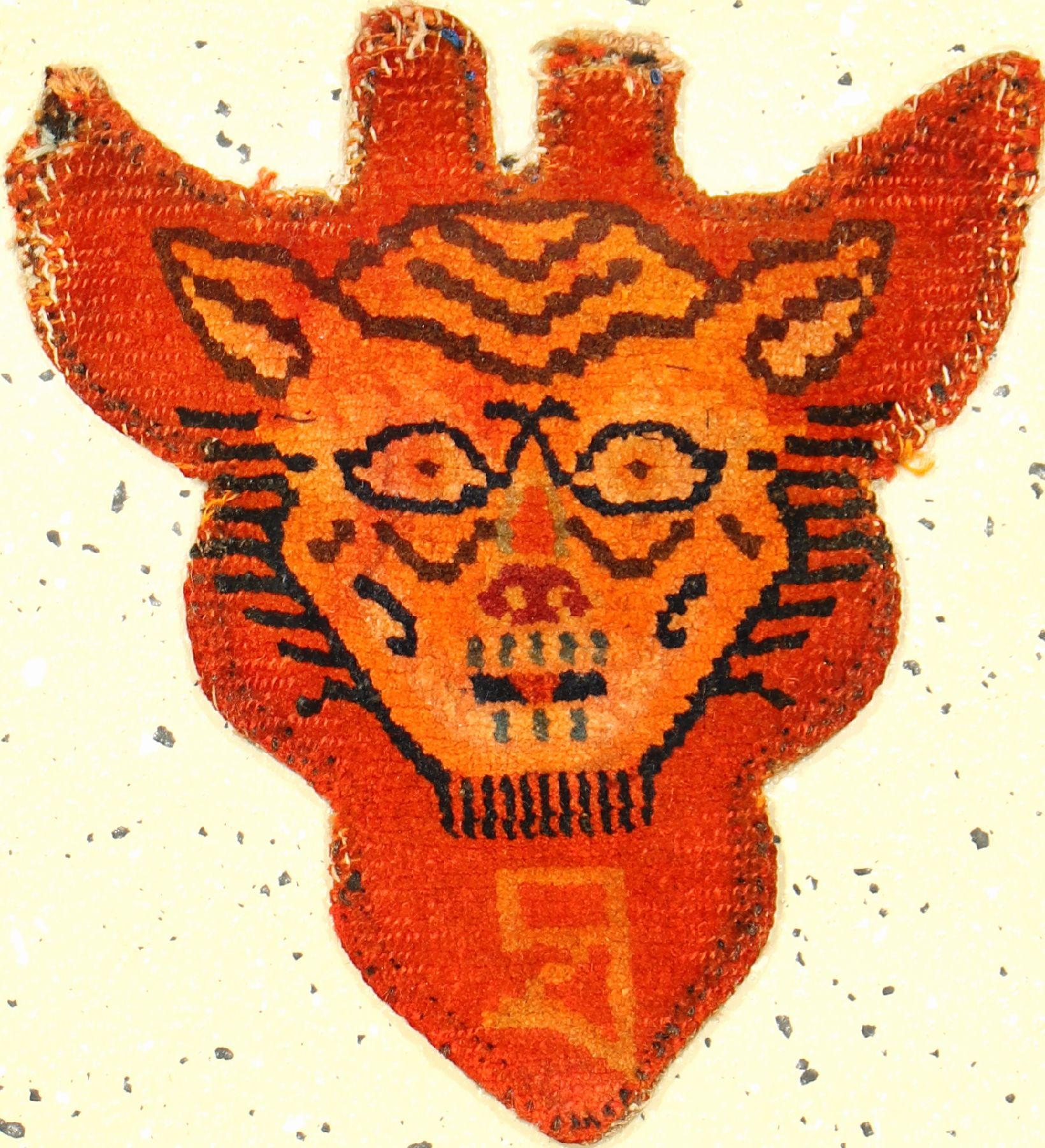 Seltener "Tier-Kopfschmuck" antik "Tiger" (Publiziert bei Eberhart Herrmann), Südtibet, um 1900, Wolle geknüpft auf Wolle. ...
