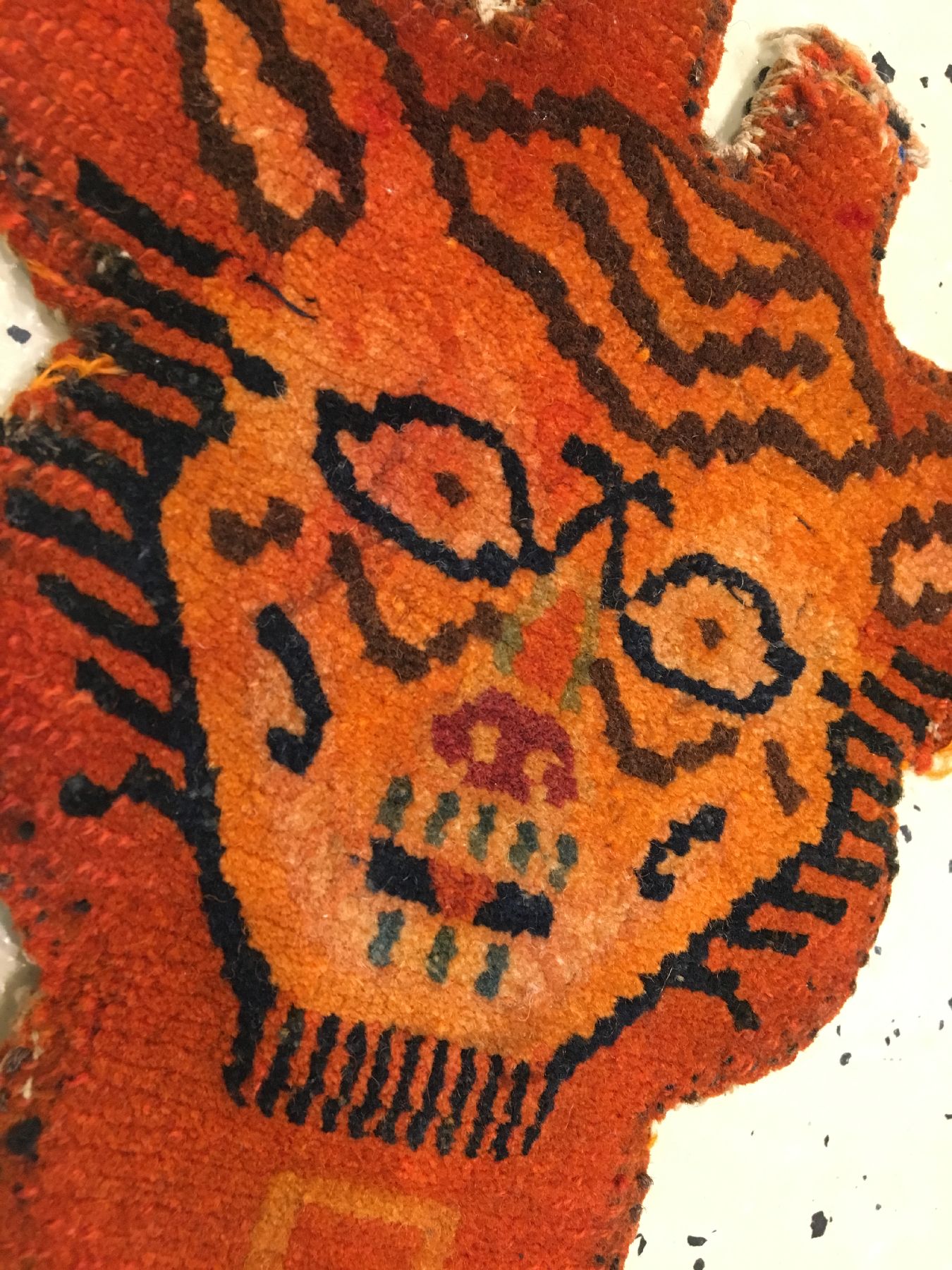 Detail c: Seltener "Tier-Kopfschmuck" antik "Tiger" (Publiziert bei Eberhart Herrmann), Südtibet, um 1900, Wolle geknüpft auf Wolle. ...