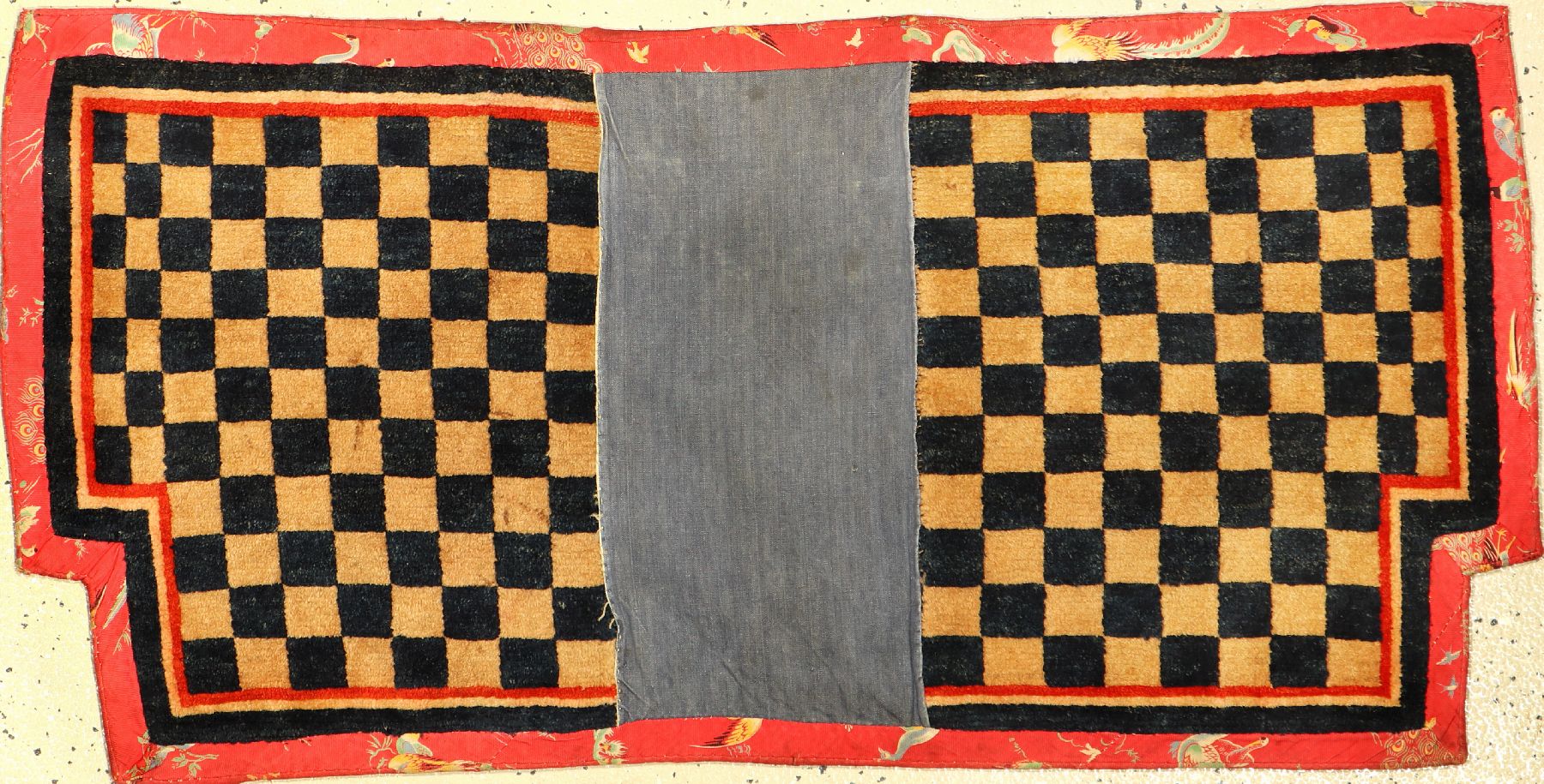 Tibetischer "Makden" alt (Checker-Board), Südtibet, um 1920, Wolle geknüpft auf Wolle. Seltener Sattel der tibeter mit Schachbrett ...