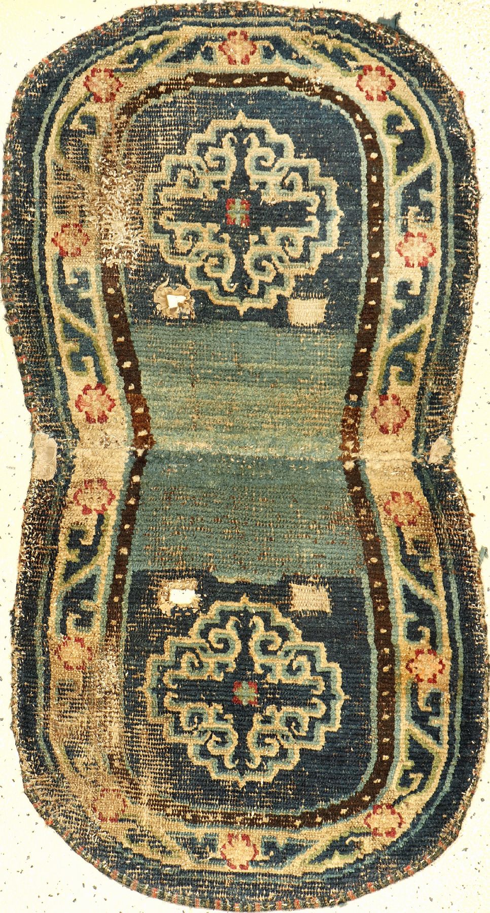 Früher tibetischer "Makden" antik, Tibet, 1.Hälfte 19.Jhd., Wolle geknüpft auf Wolle. Seltener Sattel mit Wolkenband-Medaillons, ca. ...