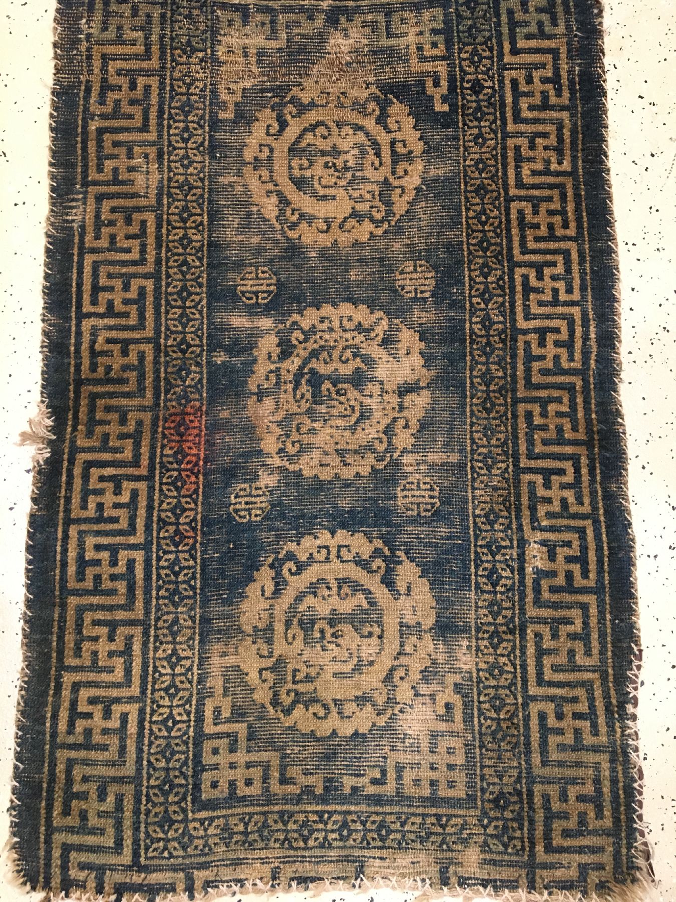 Detail a: Früher tibetischer "Khaden" antik (Laubdrachen), Tibet, 18.Jhd., Wolle geknüpft auf Wolle. Seltener Khaden Meditationsteppich mit ...