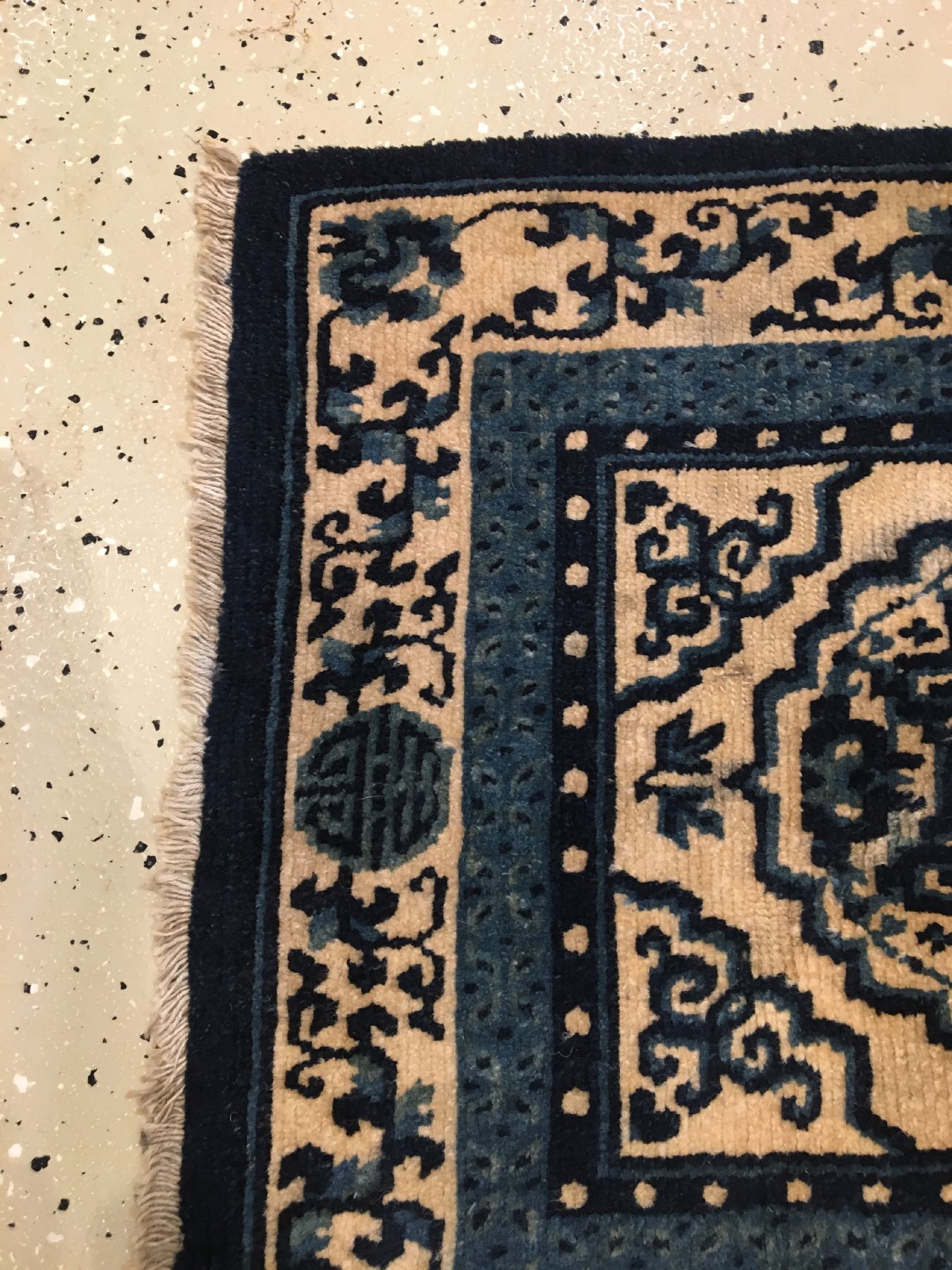 Detail e: Feiner tibetischer "Makden" antik, Tibet, 19.Jhd., Wolle geknüpft auf Wolle. Himmelblauer Sattel mit Shou Motiven (langlebigkeit), ca. ...
