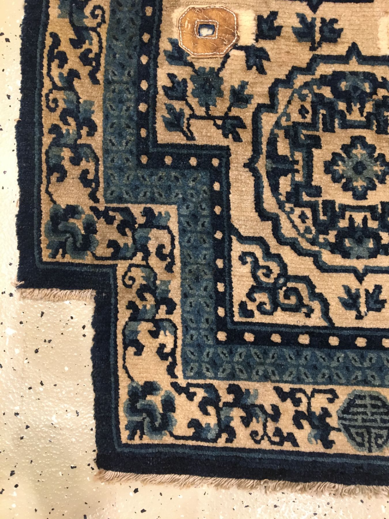 Detail f: Feiner tibetischer "Makden" antik, Tibet, 19.Jhd., Wolle geknüpft auf Wolle. Himmelblauer Sattel mit Shou Motiven (langlebigkeit), ca. ...