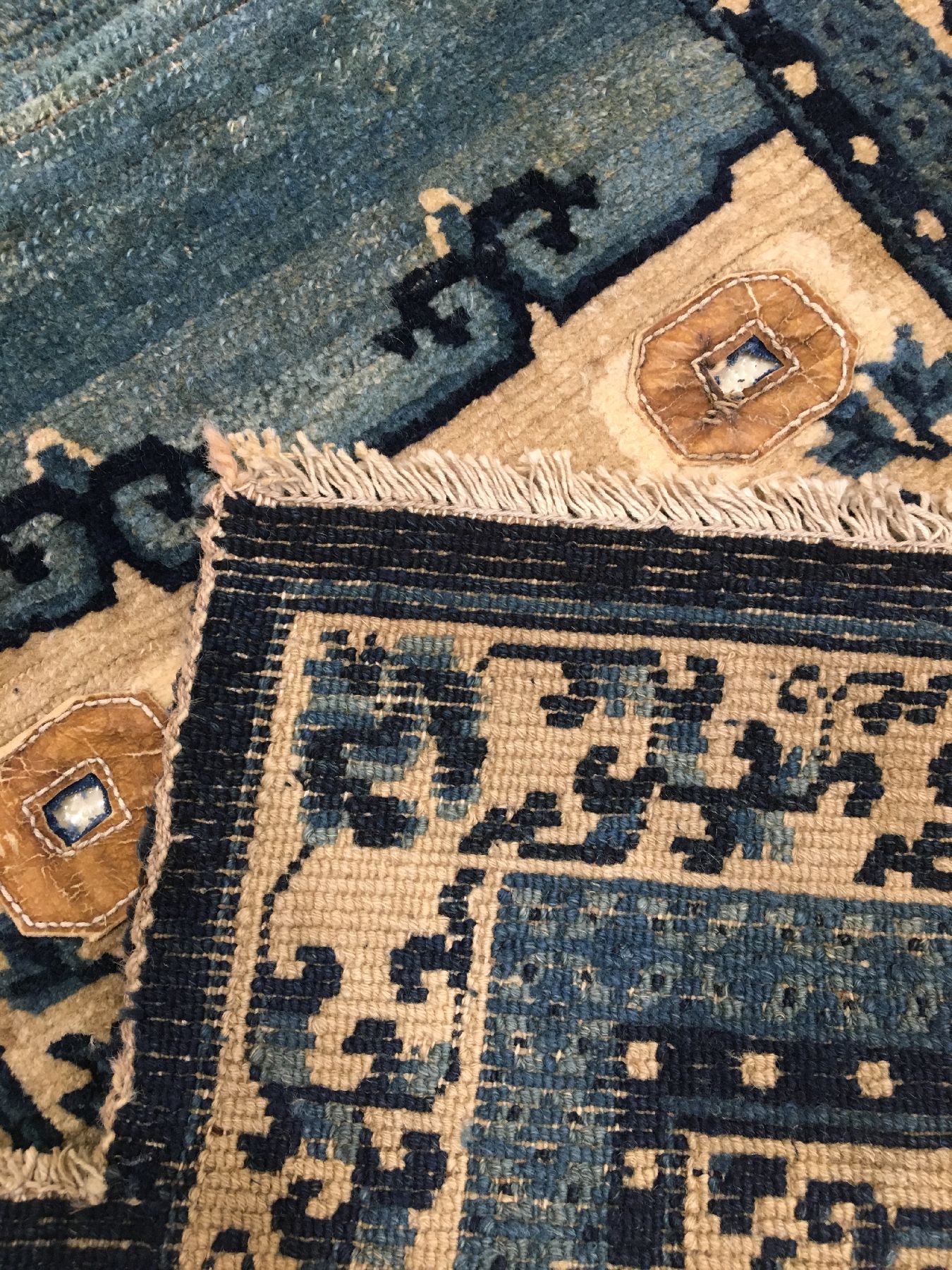 Detail g: Feiner tibetischer "Makden" antik, Tibet, 19.Jhd., Wolle geknüpft auf Wolle. Himmelblauer Sattel mit Shou Motiven (langlebigkeit), ca. ...