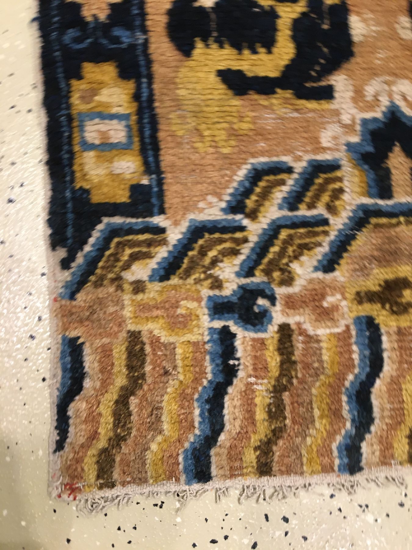 Detail g: Seltener Ning-Hsia antik (Schneelöwen), Westchina, 1.Hälfte 19.Jhd., Wolle geknüpft auf Baumwolle. Rarer Zeremonialteppich mit sechs Schneelöwen ...