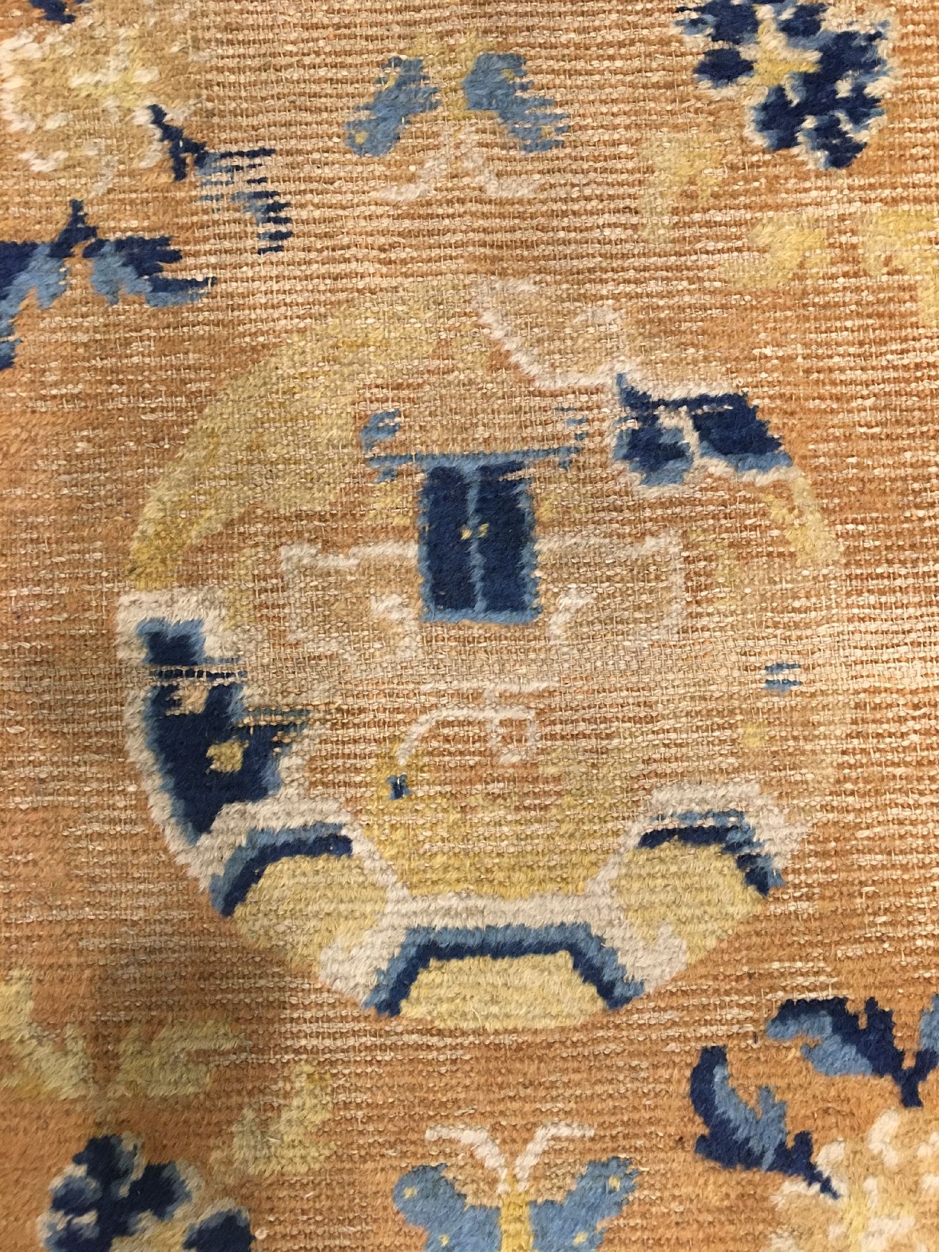 Detail c: Früher Ning-Hsia antik, Westchina, 18.Jhd., Wolle geknüpft auf Baumwolle. Seltener Zeremonialteppich mit Medaillon Design. Diente wohl als Sattel, ...