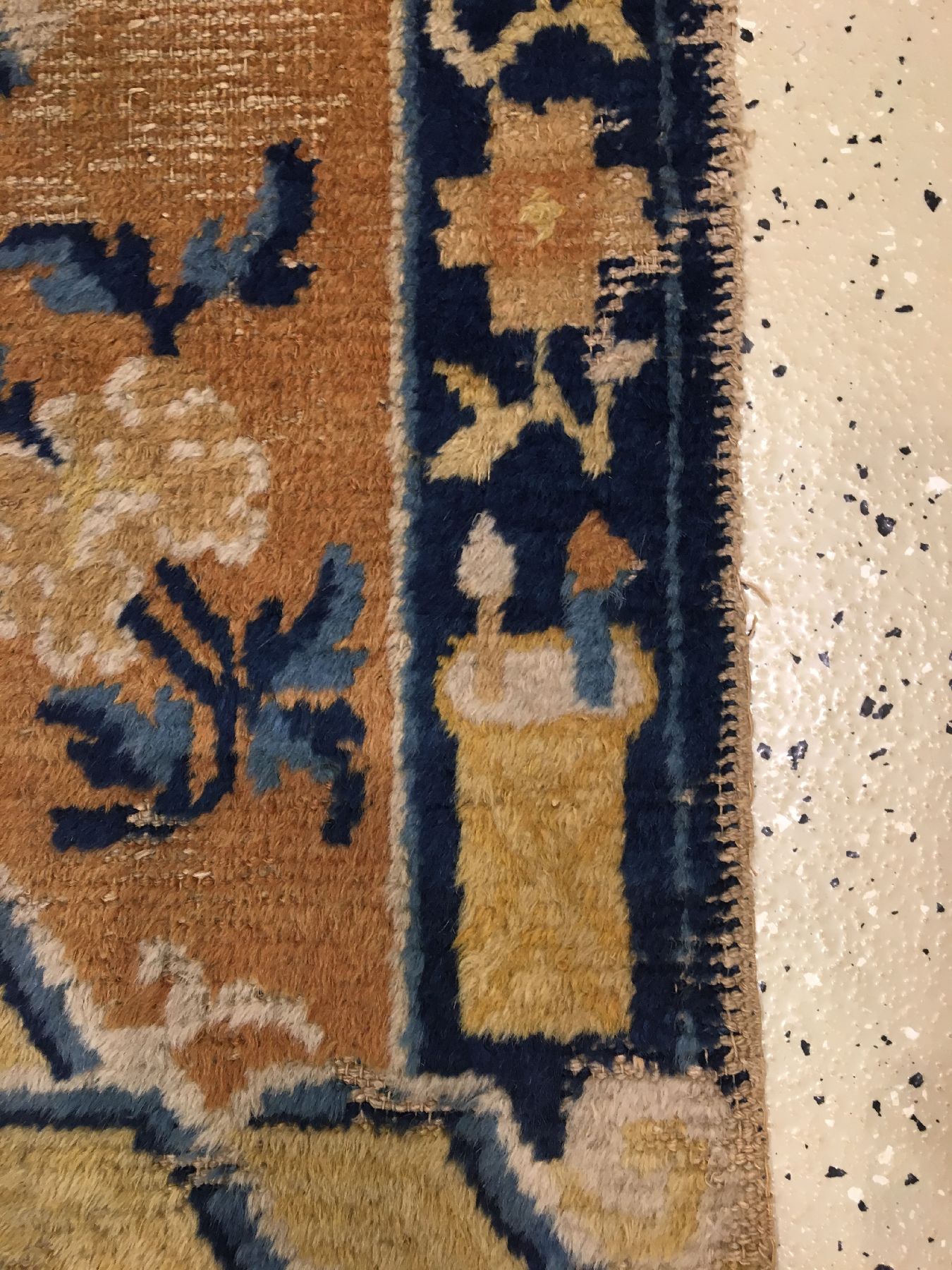 Detail e: Früher Ning-Hsia antik, Westchina, 18.Jhd., Wolle geknüpft auf Baumwolle. Seltener Zeremonialteppich mit Medaillon Design. Diente wohl als Sattel, ...