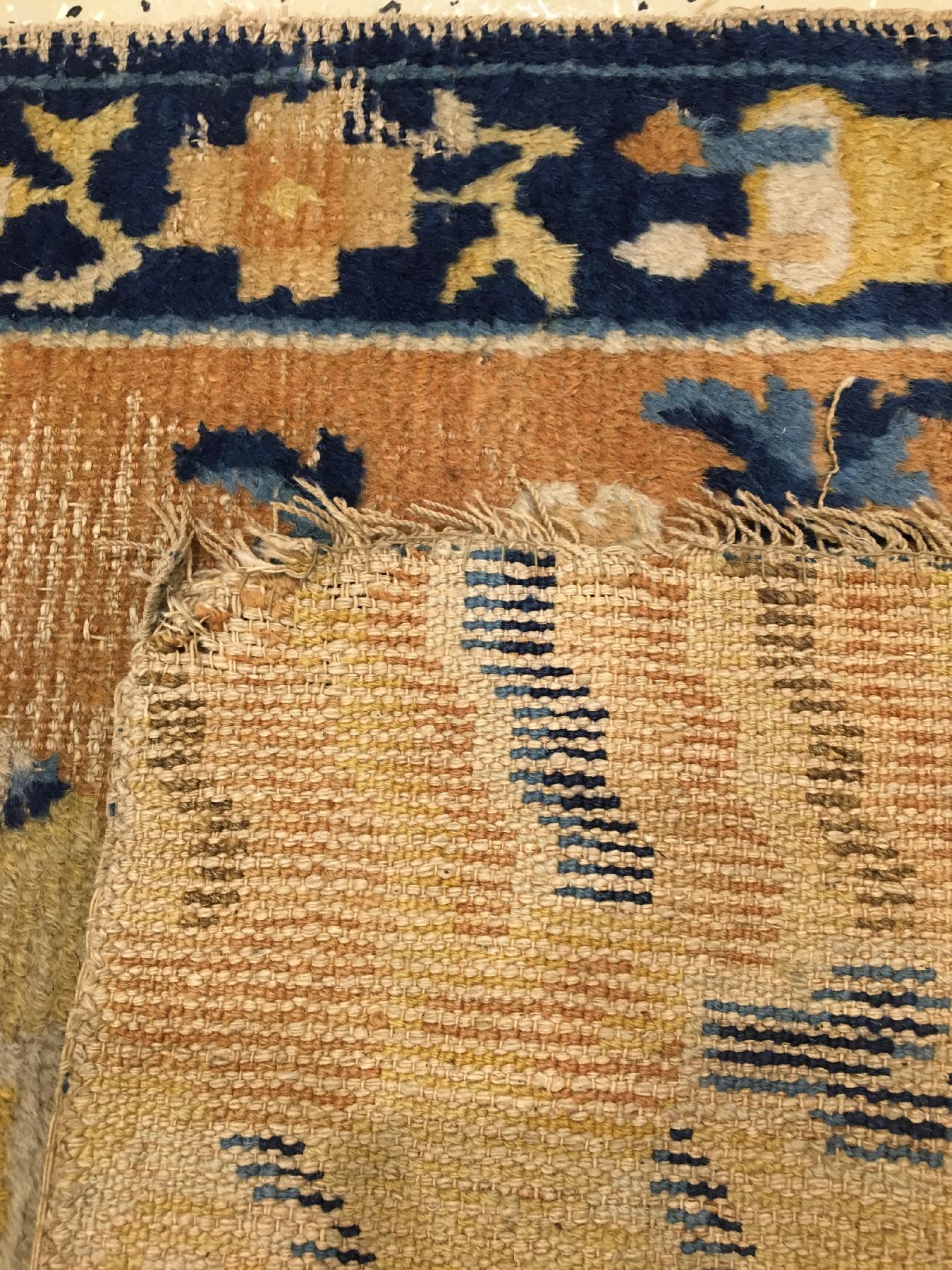 Detail i: Früher Ning-Hsia antik, Westchina, 18.Jhd., Wolle geknüpft auf Baumwolle. Seltener Zeremonialteppich mit Medaillon Design. Diente wohl als Sattel, ...