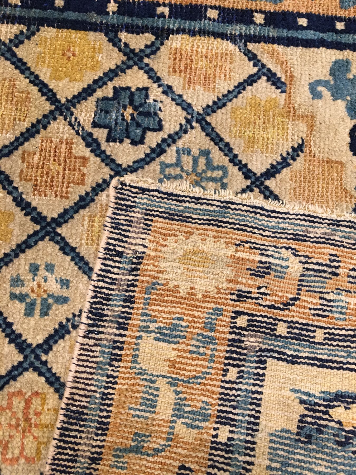 Detail i: Seltener früher Ning-Hsia antik (Schneelöwe mit Tiger-Sattel), Westchina, Ende 18.Jhd., Wolle geknüpft auf Baumwolle. Rarer Zeremonialteppich mit ...