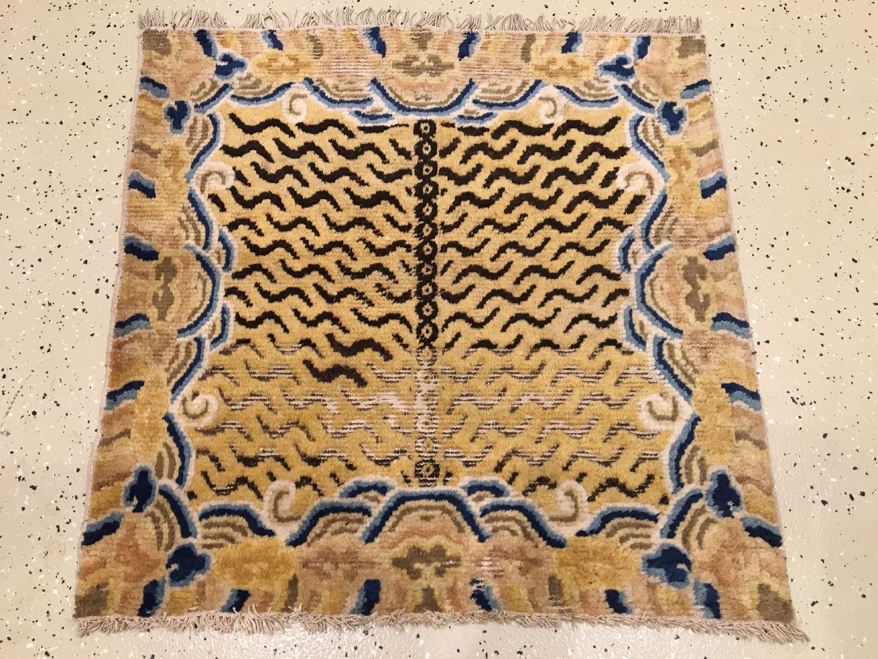 Detail a: Einzigartiger gelber Ning-Hsia "Tigerteppich" antik, Westchina, Ende 18.Jhd., Wolle geknüpft auf Baumwolle. Bedeutende und wohl ...