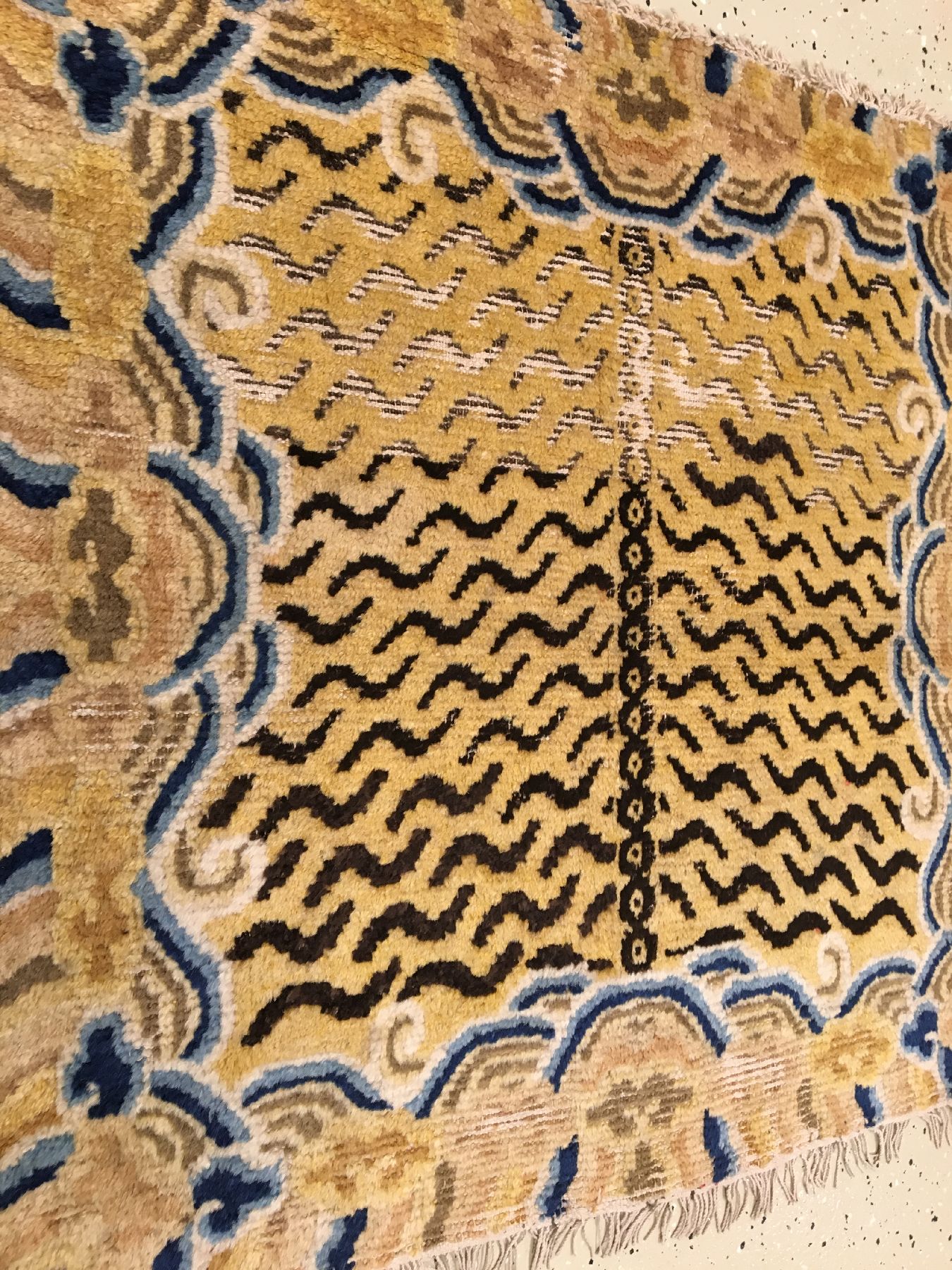 Detail b: Einzigartiger gelber Ning-Hsia "Tigerteppich" antik, Westchina, Ende 18.Jhd., Wolle geknüpft auf Baumwolle. Bedeutende und wohl ...
