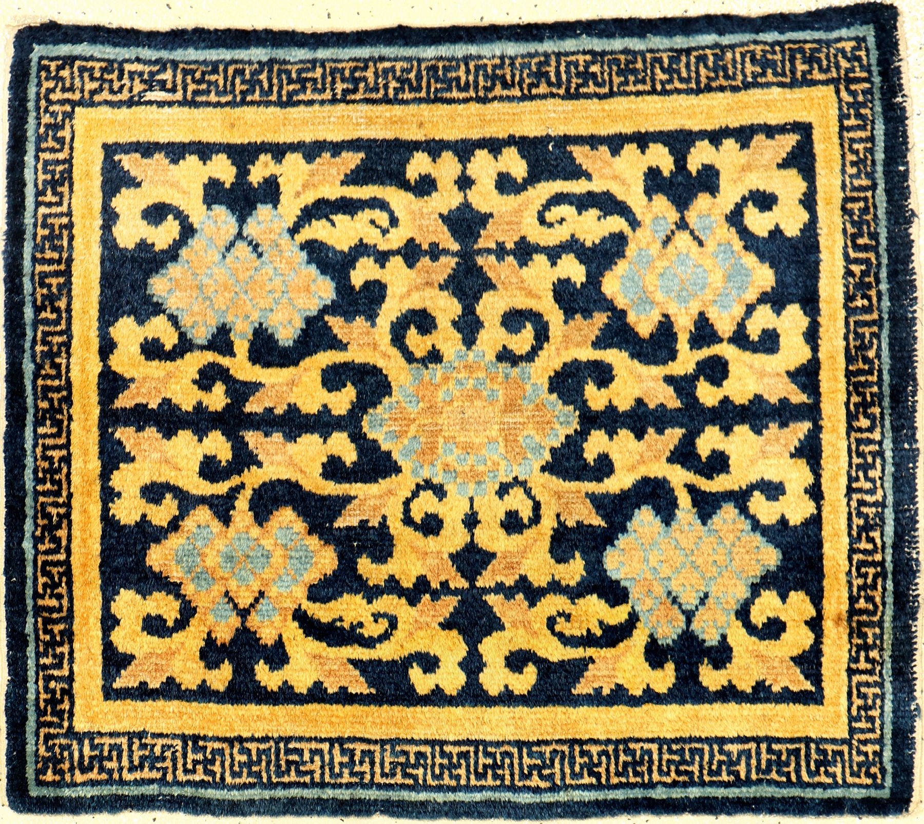 Seltene Ning-Hsia "Sitzmatte" antik, Westchina, um 1800, Wolle geknüpft auf Baumwolle. Früher Ning-Hsia wohl gefertigt für den ...