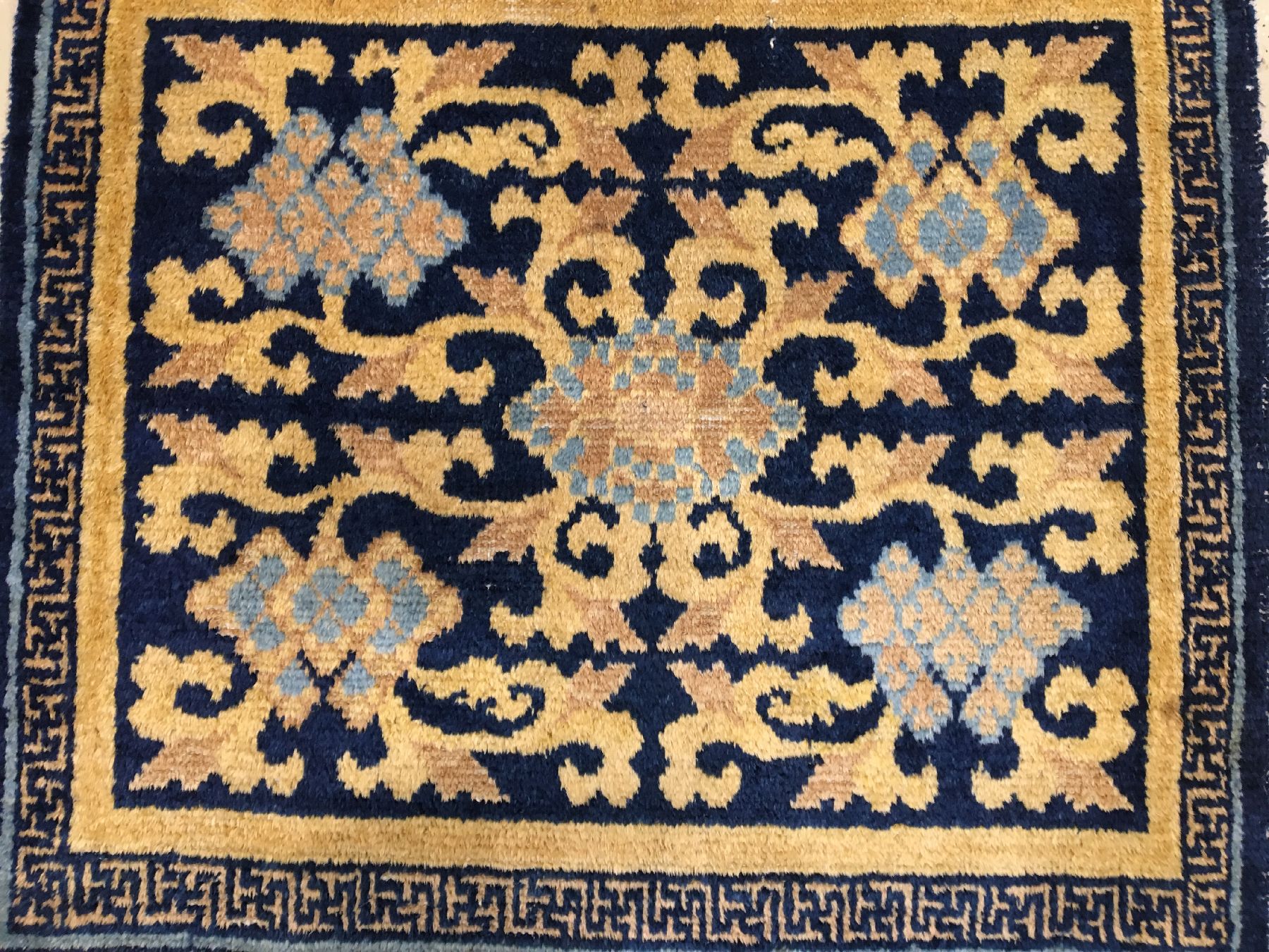 Detail a: Seltene Ning-Hsia "Sitzmatte" antik, Westchina, um 1800, Wolle geknüpft auf Baumwolle. Früher Ning-Hsia wohl gefertigt für den ...