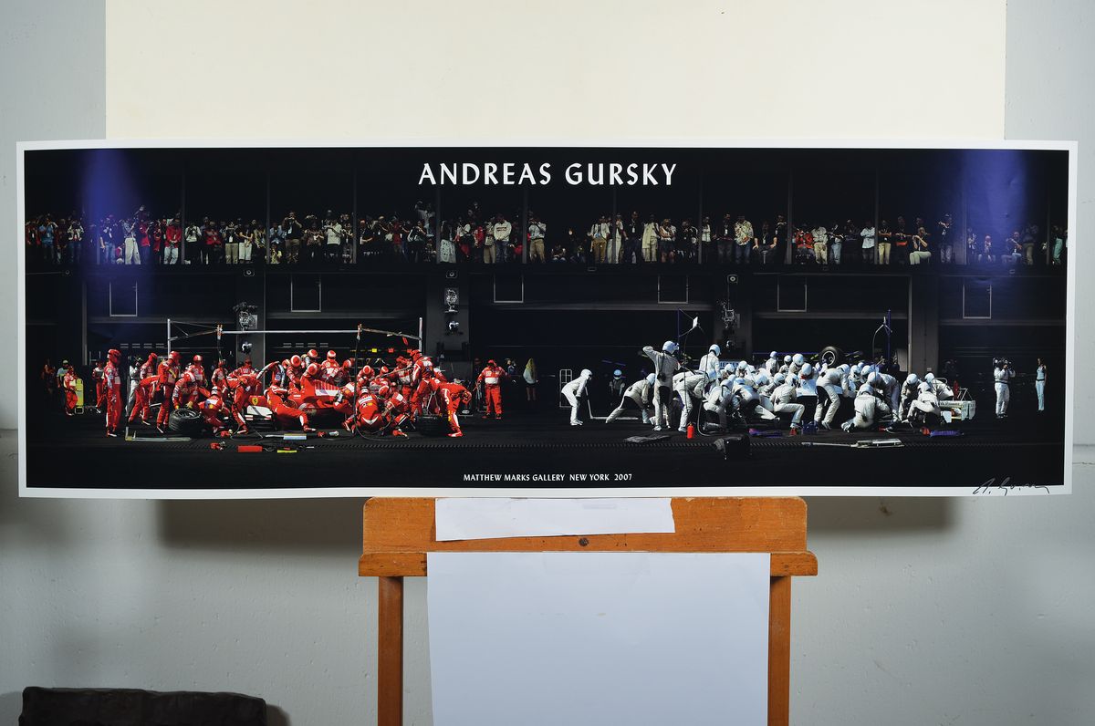 Detail k: Andreas Gursky, geb. 1955 in Leipzig, "Formula One", Matthew Marks Gallery, New York , Farboffset, sign., ca. 40x119,5 cm