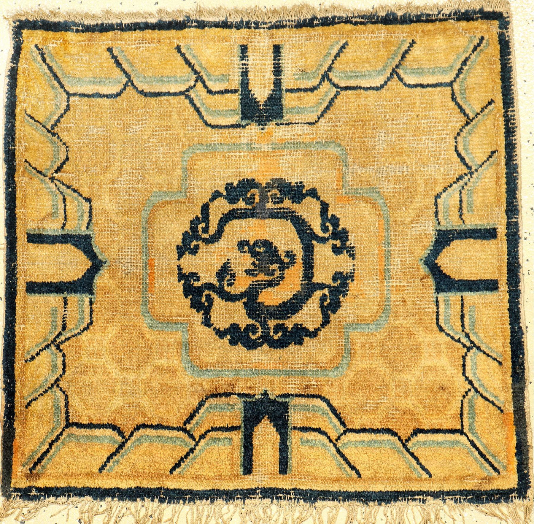Frühe Ning-Hsia "Sitzmatte" antik "Laubdrachen" (Publiziert bei Eberhart Herrmann), Westchina, 18.Jhd., Wolle geknüpft auf ...