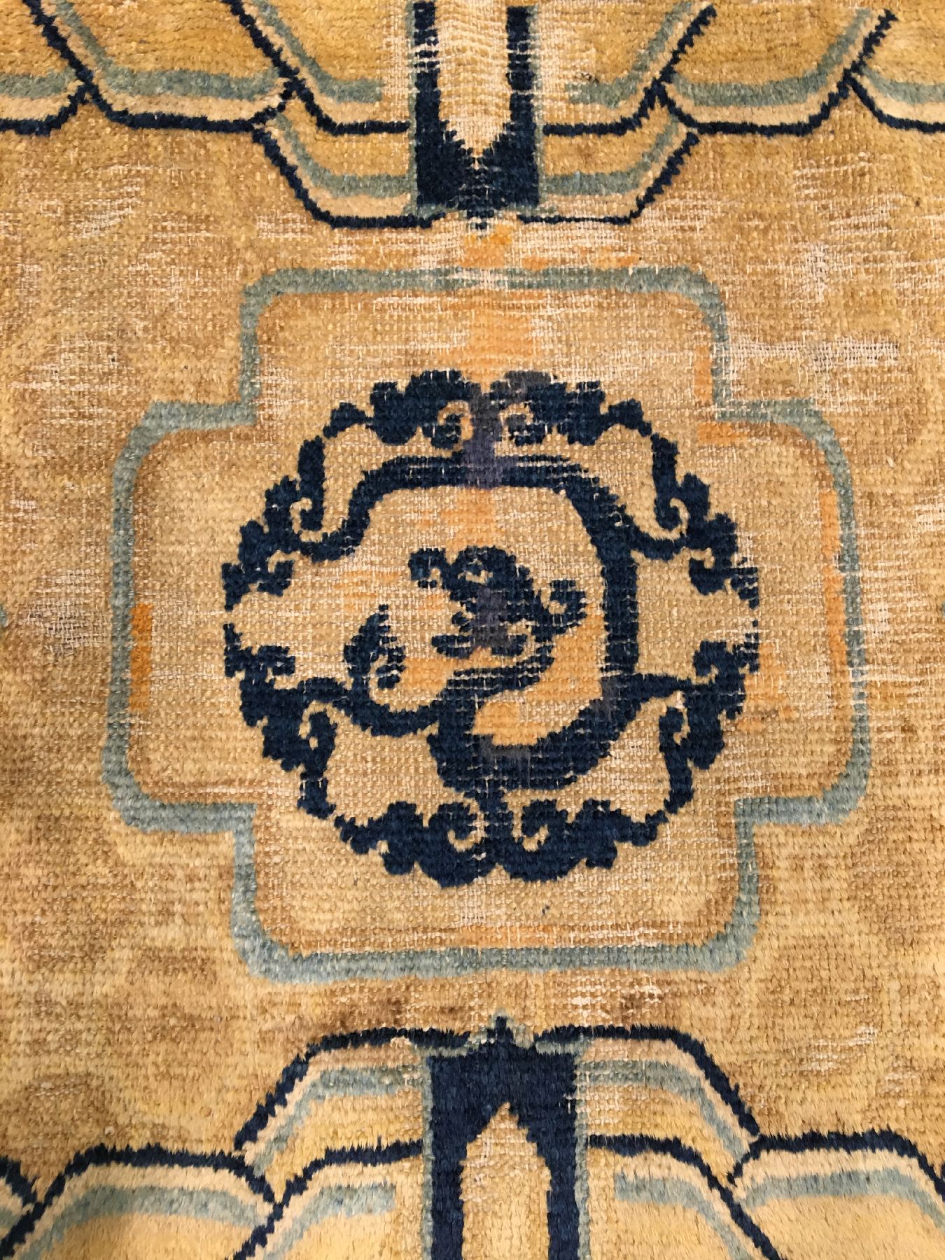 Detail c: Frühe Ning-Hsia "Sitzmatte" antik "Laubdrachen" (Publiziert bei Eberhart Herrmann), Westchina, 18.Jhd., Wolle geknüpft auf ...