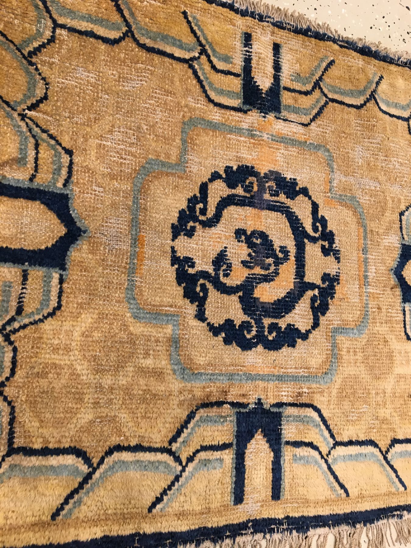 Detail d: Frühe Ning-Hsia "Sitzmatte" antik "Laubdrachen" (Publiziert bei Eberhart Herrmann), Westchina, 18.Jhd., Wolle geknüpft auf ...