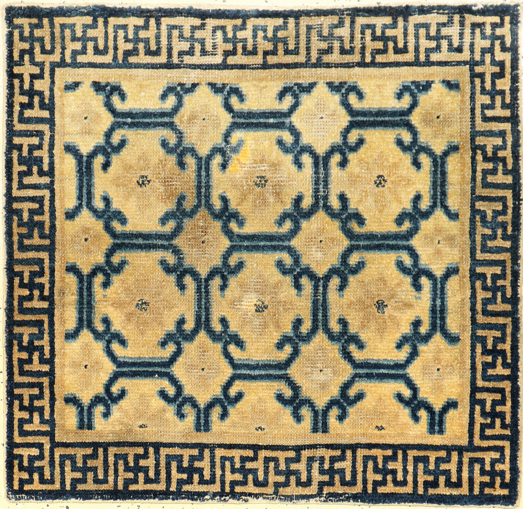 Frühe gelbe Ning-Hsia "Sitzmatte" antik (Kangxi Design), Westchina, frühes 18.Jhd., Wolle geknüpft auf Baumwolle. Sehr seltene ...