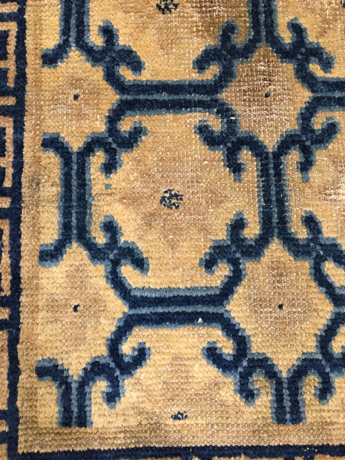 Detail c: Frühe gelbe Ning-Hsia "Sitzmatte" antik (Kangxi Design), Westchina, frühes 18.Jhd., Wolle geknüpft auf Baumwolle. Sehr seltene ...