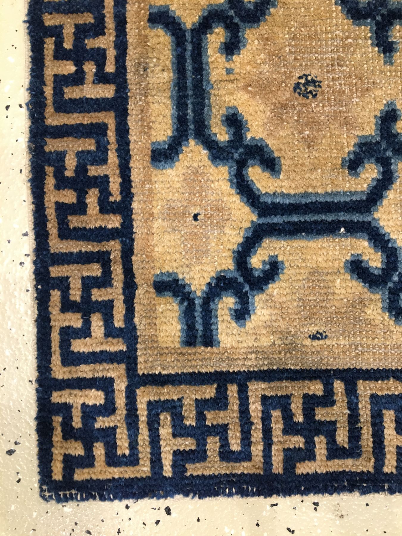 Detail e: Frühe gelbe Ning-Hsia "Sitzmatte" antik (Kangxi Design), Westchina, frühes 18.Jhd., Wolle geknüpft auf Baumwolle. Sehr seltene ...