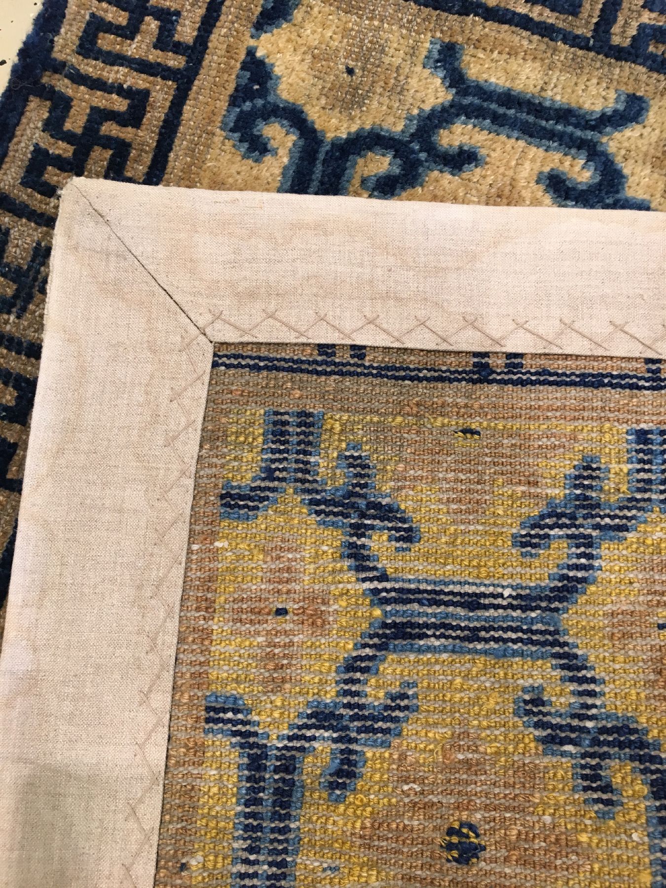 Detail h: Frühe gelbe Ning-Hsia "Sitzmatte" antik (Kangxi Design), Westchina, frühes 18.Jhd., Wolle geknüpft auf Baumwolle. Sehr seltene ...