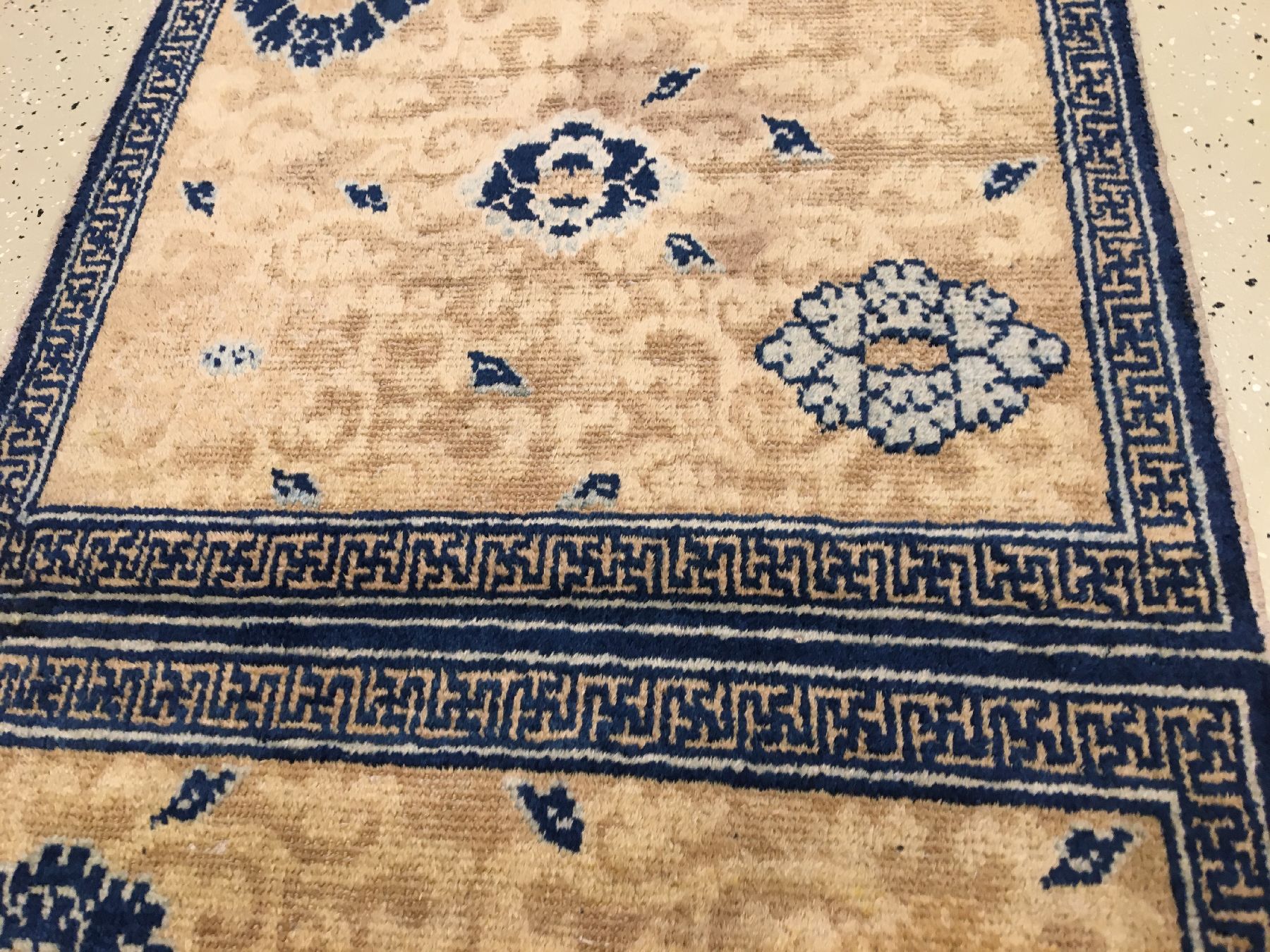 Detail c: Früher Ning-Hsia "Sitzbankteppich" antik, Westchina, frühes 18.Jhd., Wolle geknüpft auf Baumwolle. Seltener früher Sitzbankteppich mit ...