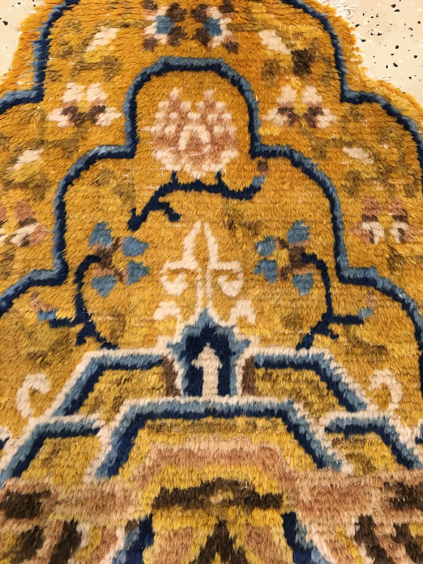 Detail b: Gelber Ning-Hsia "Thronsitz" antik, Westchina, Mitte 19.Jhd., Wolle geknüpft auf Baumwolle. Gelber Thronsitz wohl gefertigt für den ...