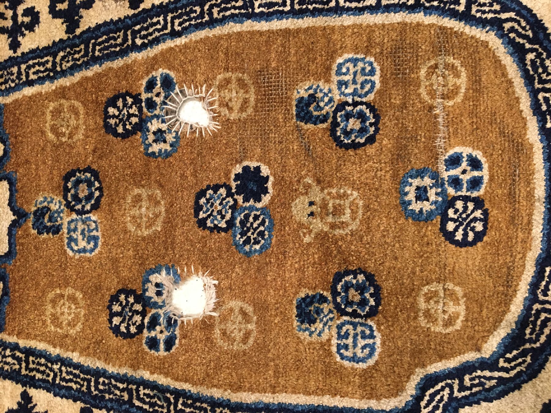 Detail c: Seltener früher Kansu "Sattel" antik, Westchina, um 1800, Wolle geknüpft auf Baumwolle. Rarer Sattel aus Kansu mit Glückssymbolen, ...