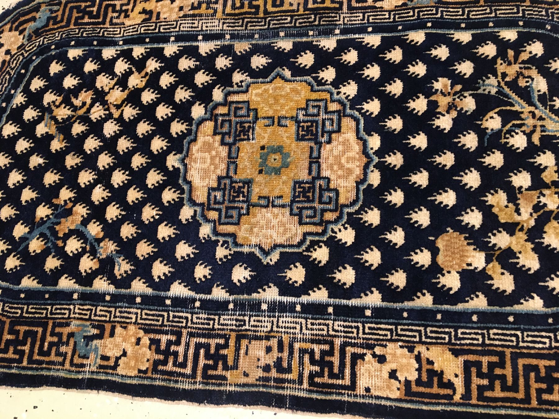 Detail a: Feiner Ning-Hsia "Sattel" antik, Westchina, 18.Jhd., Wolle geknüpft auf Baumwolle. Seltener kleinformatiger Sattel gefertigt für den ...
