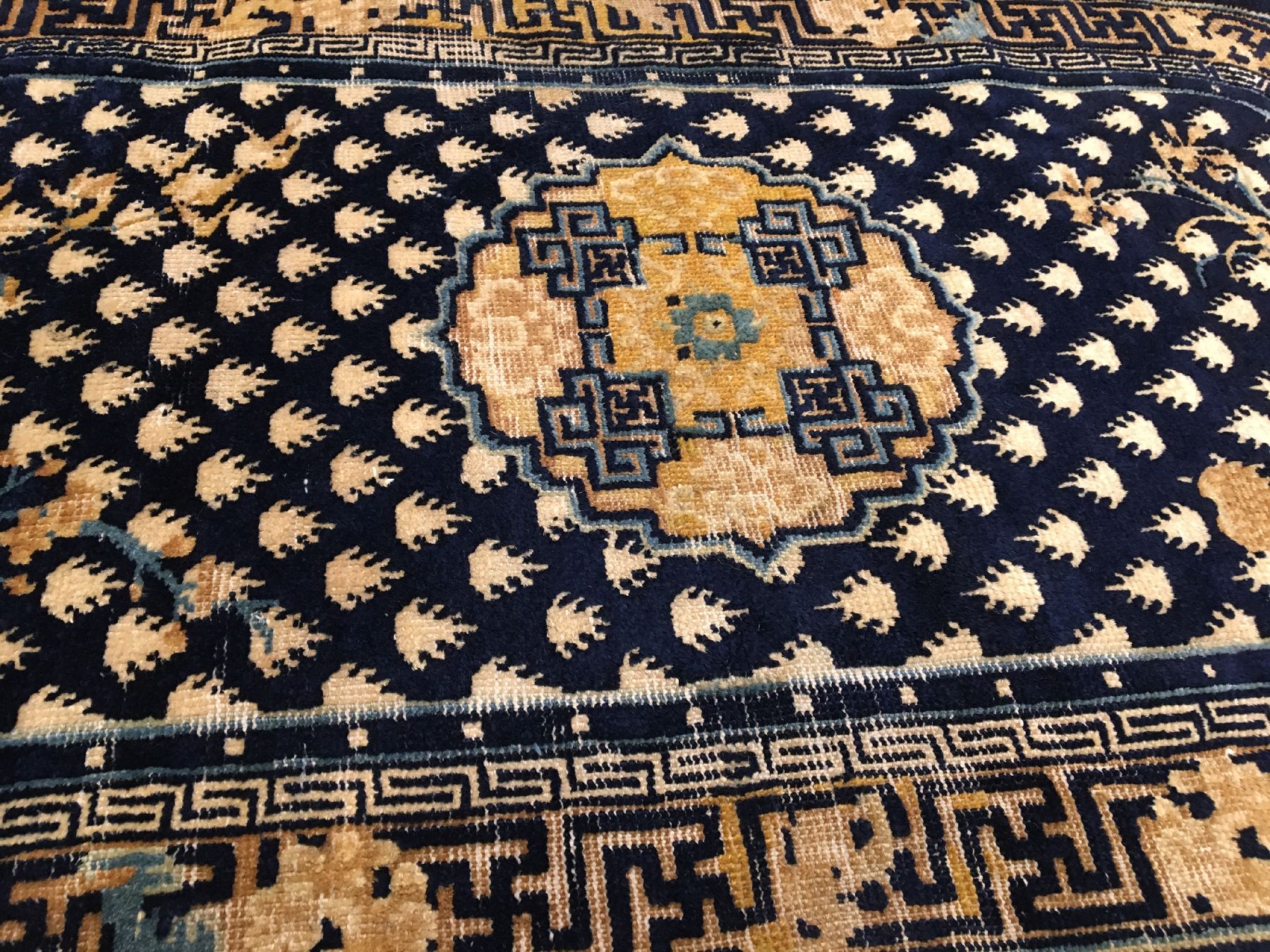 Detail b: Feiner Ning-Hsia "Sattel" antik, Westchina, 18.Jhd., Wolle geknüpft auf Baumwolle. Seltener kleinformatiger Sattel gefertigt für den ...