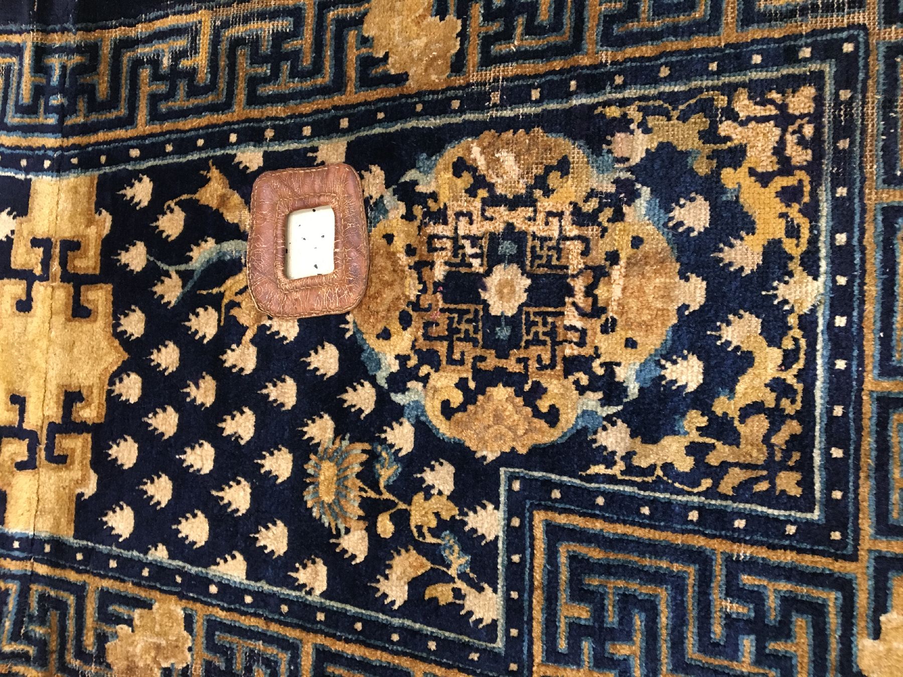 Detail b: Feiner Ning-Hsia "Sattel" antik, Westchina, 18.Jhd., Wolle geknüpft auf Baumwolle. Hochwertiger Ning-Hsia Sattel gefertigt für den ...