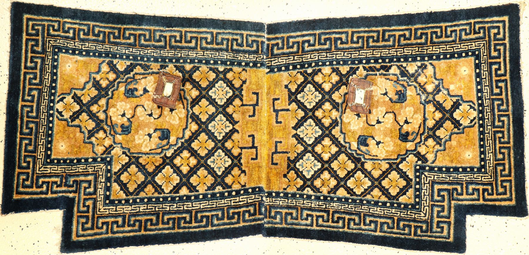 Feiner Ning-Hsia "Sattel" antik, Westchina, um 1800, Wolle geknüpft auf Baumwolle. Hochwertiger früher Sattel wohl gefertigt für den ...
