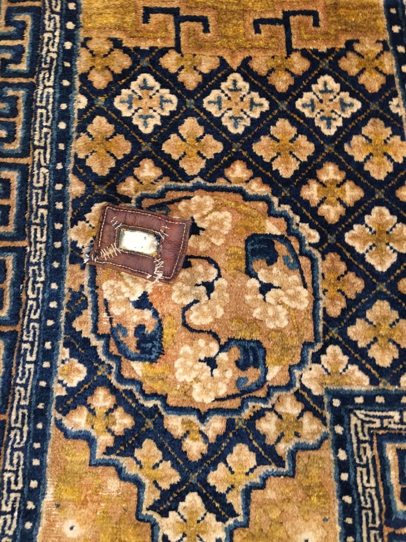 Detail c: Feiner Ning-Hsia "Sattel" antik, Westchina, um 1800, Wolle geknüpft auf Baumwolle. Hochwertiger früher Sattel wohl gefertigt für den ...