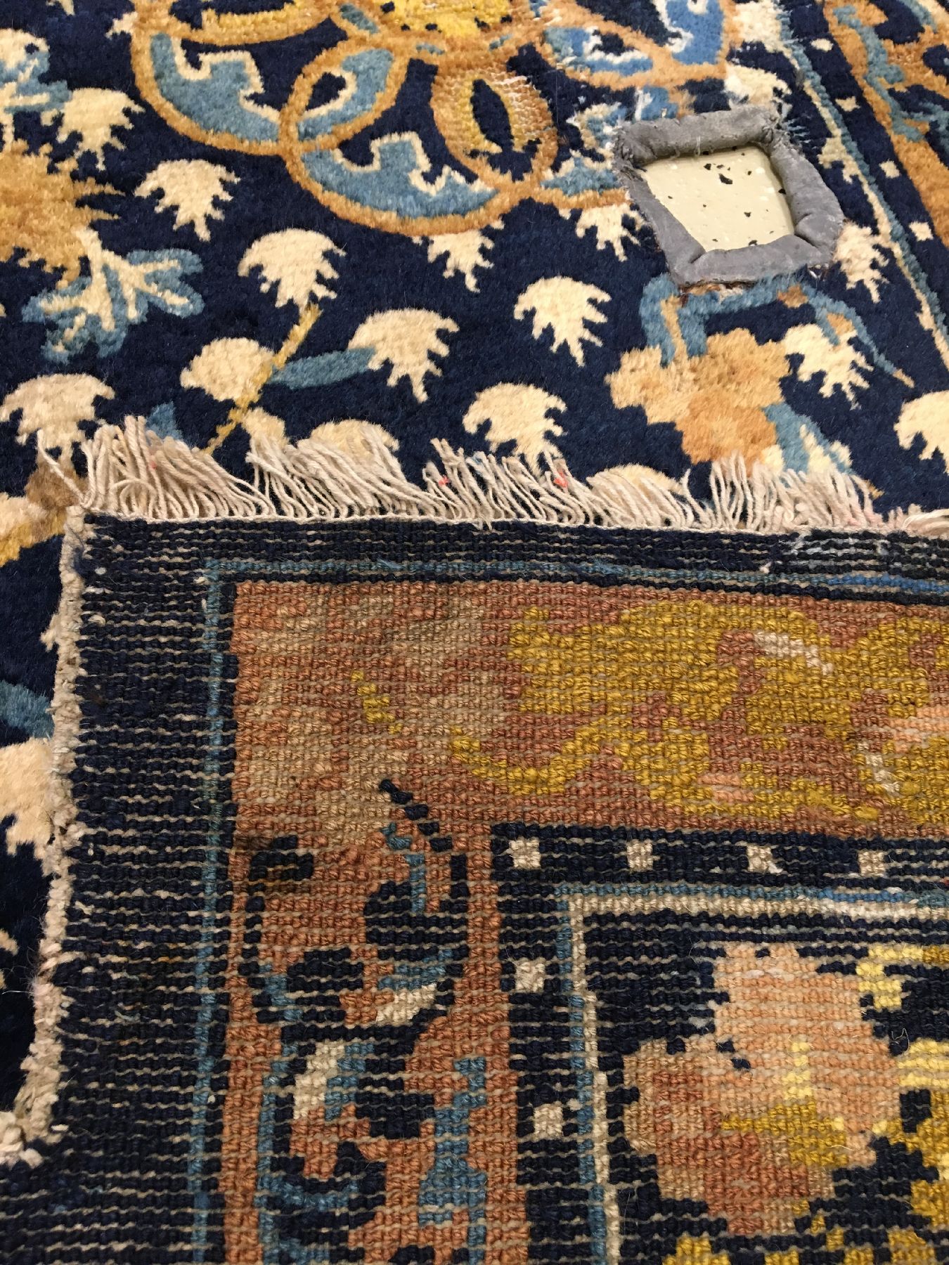 Detail h: Ning-Hsia "Sattel" antik (Mandala-Medaillon), Westchina, 1.Hälfte 19.Jhd., Wolle geknüpft auf Baumwolle. Feiner Sattel mit buddistischen ...