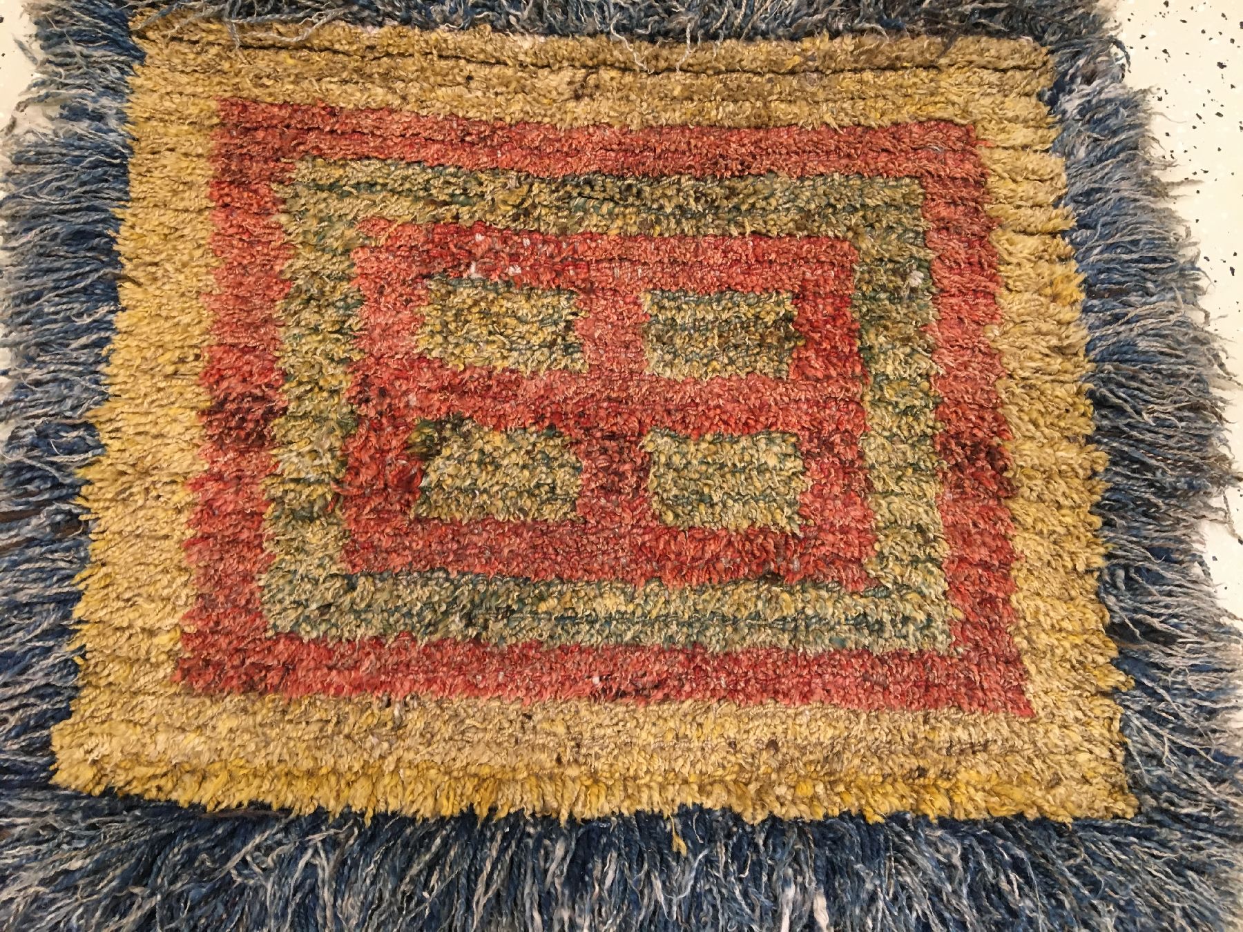 Detail a: Wangden Drumtze "Meditations-Teppich" antik, Tibet, 19.Jhd., Wolle geknüpft auf Wolle. Seltener Meditationsteppich mit tibetischen ...