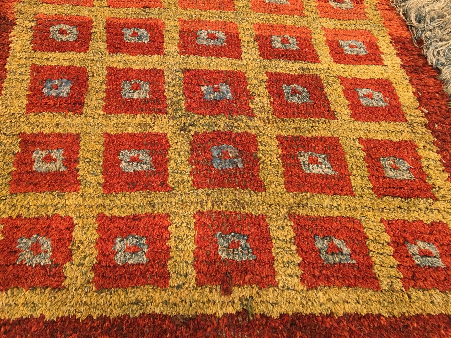 Detail b: Wangden Drumtze "Meditations-Teppich" antik, Tibet, 19.Jhd., Wolle geknüpft auf Wolle. Grüngrundiger Meditationsteppich mit Schachbrett ...