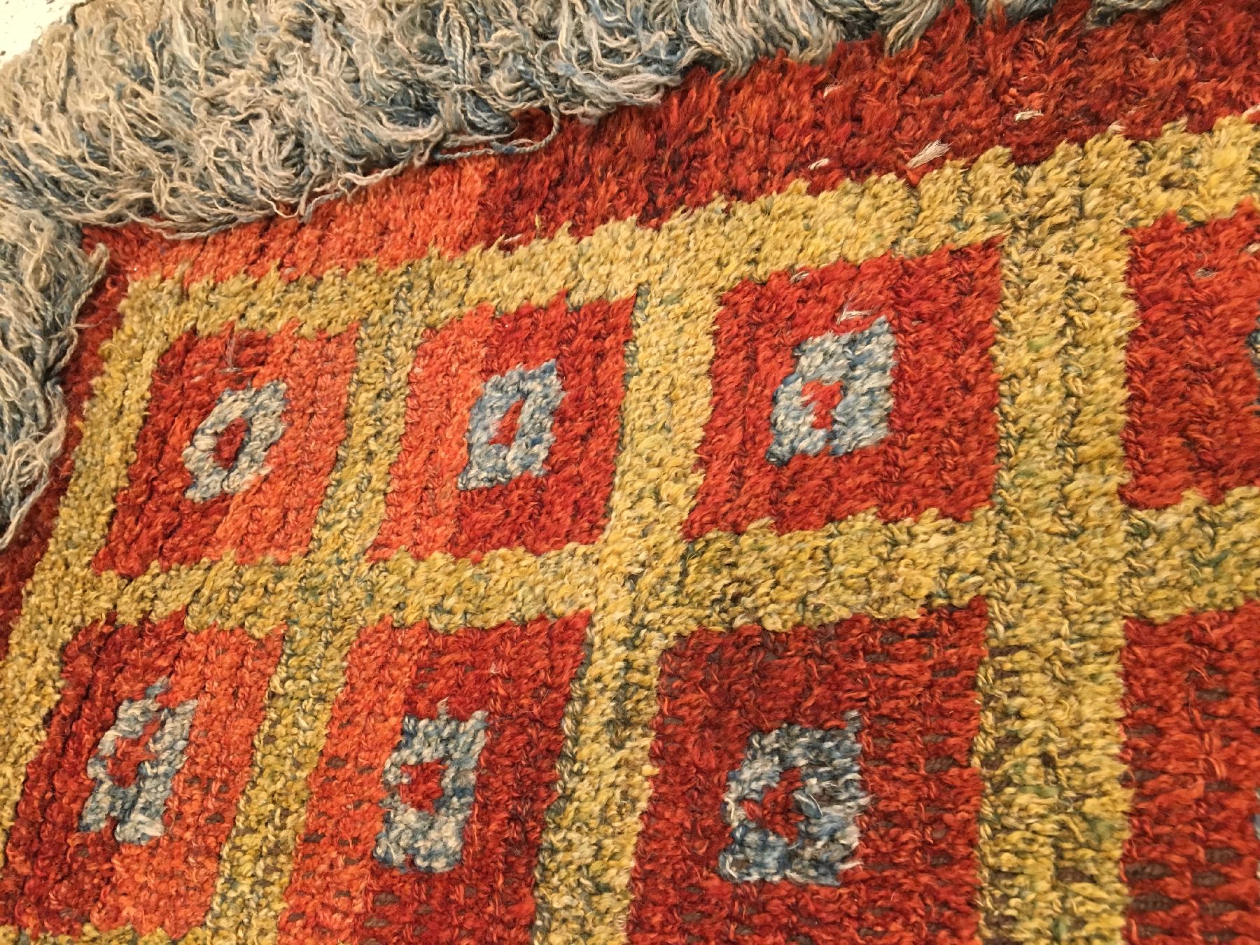 Detail d: Wangden Drumtze "Meditations-Teppich" antik, Tibet, 19.Jhd., Wolle geknüpft auf Wolle. Grüngrundiger Meditationsteppich mit Schachbrett ...