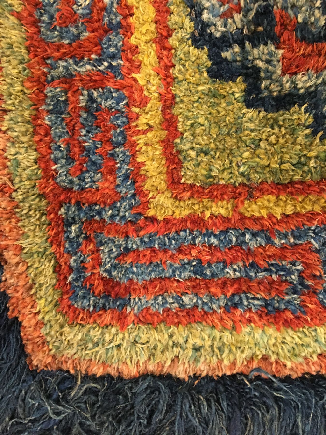 Detail f: Wangden Drumtze "Meditations-Teppich" antik, Tibet, 19.Jhd., Wolle geknüpft auf Wolle. Tibetisches Glückssymbol auf grünen Grund mit ...