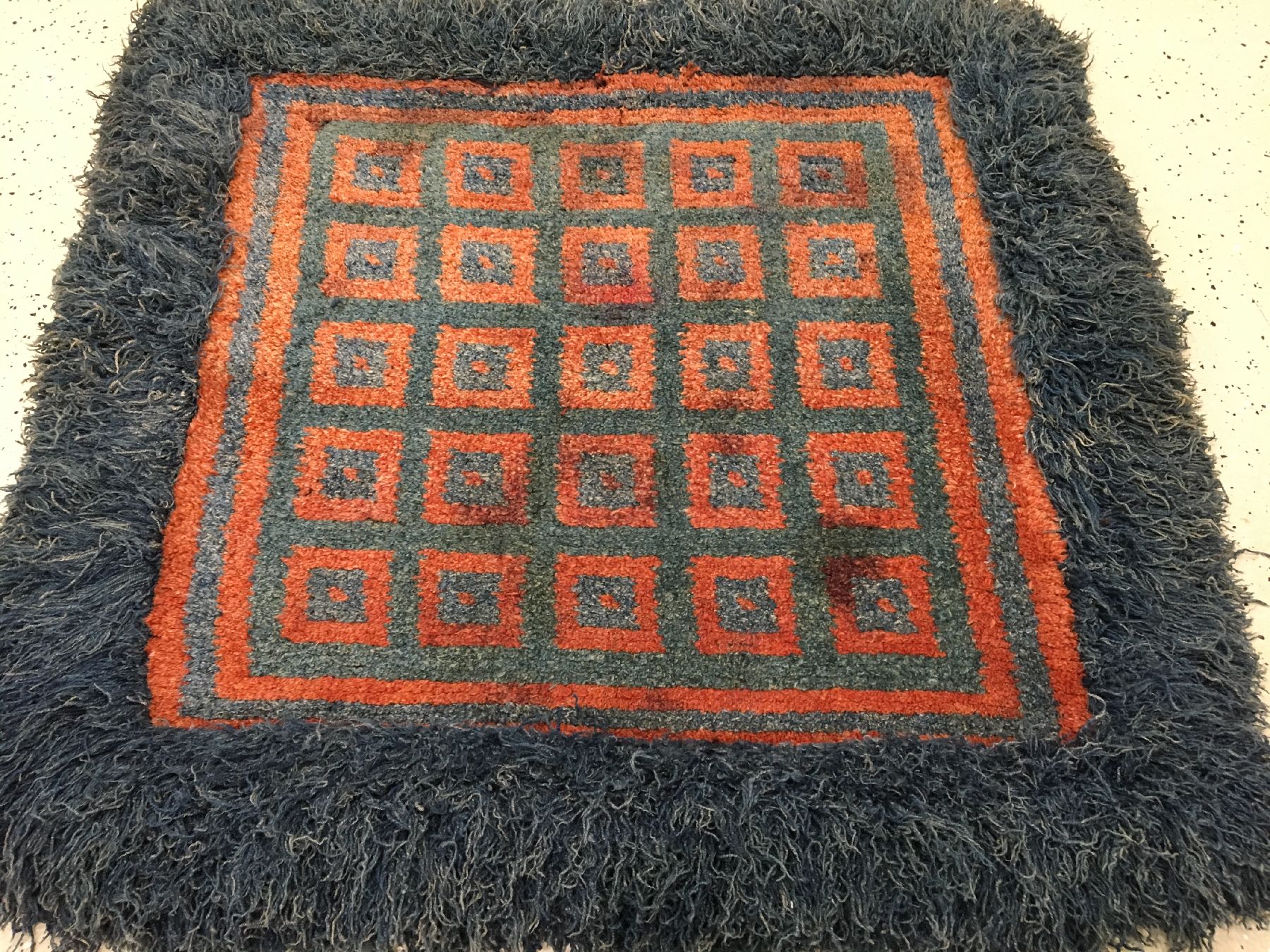 Detail a: Wangden Drumtze "Meditations-Teppich" antik, Tibet, 19.Jhd., Wolle geknüpft auf Wolle. Großer Meditationsteppich mit Schachbrett Muster ...