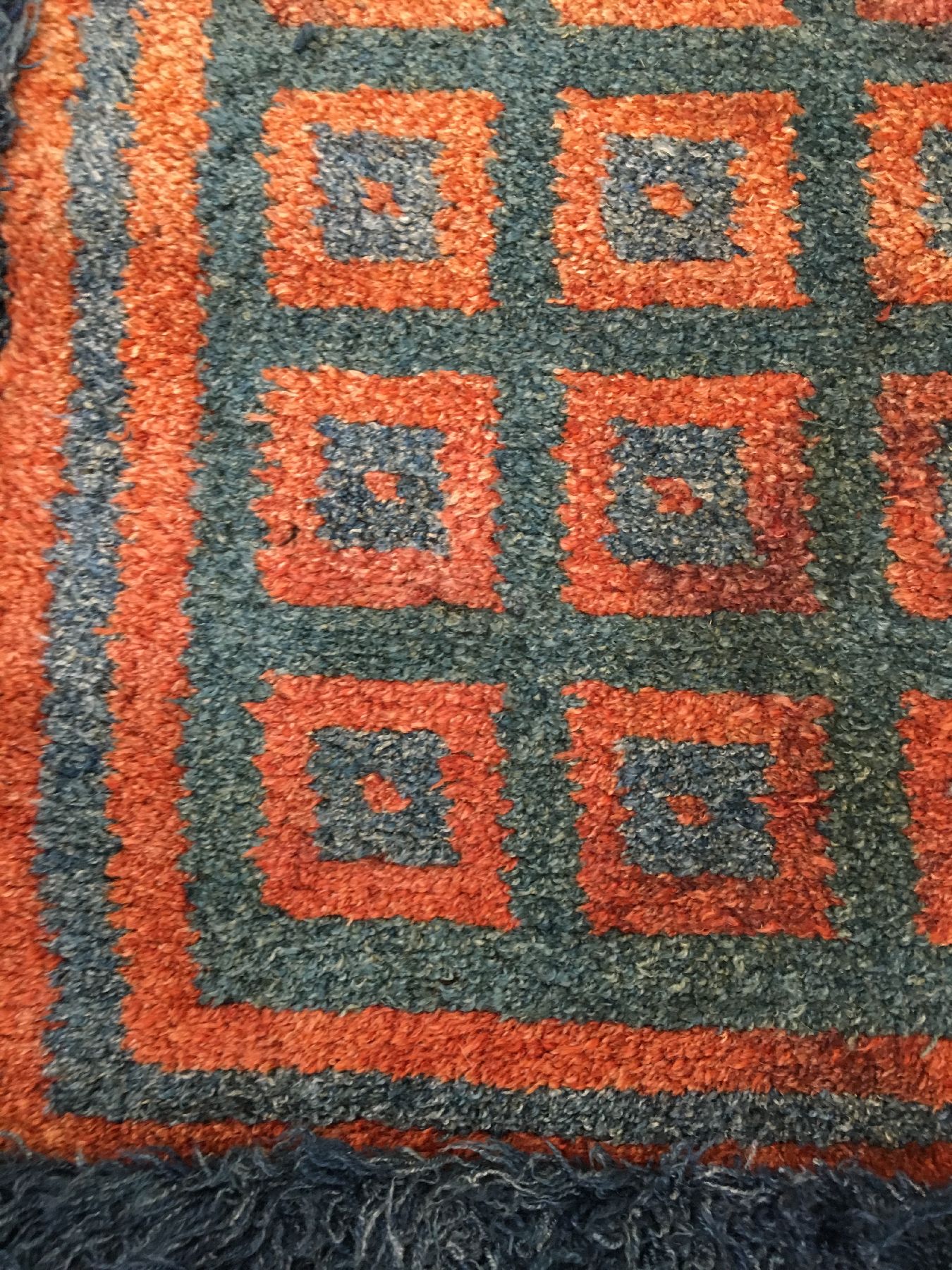 Detail d: Wangden Drumtze "Meditations-Teppich" antik, Tibet, 19.Jhd., Wolle geknüpft auf Wolle. Großer Meditationsteppich mit Schachbrett Muster ...