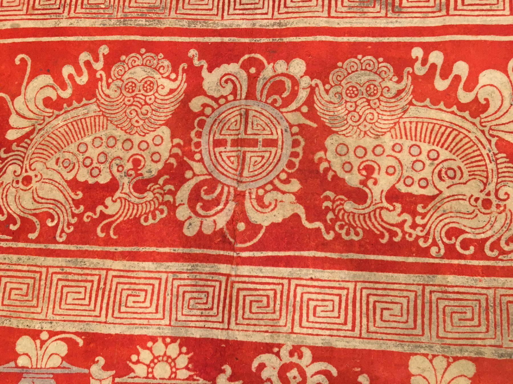 Detail b: Seltener früher Filz "Wandbehang" antik (Wohl Kansu), Westchina, 18.Jhd., roter Filz. Feiner Filz-Behang gemacht für eine wichtige ...