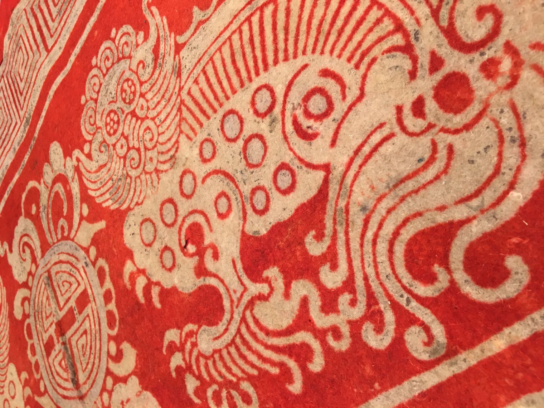 Detail e: Seltener früher Filz "Wandbehang" antik (Wohl Kansu), Westchina, 18.Jhd., roter Filz. Feiner Filz-Behang gemacht für eine wichtige ...