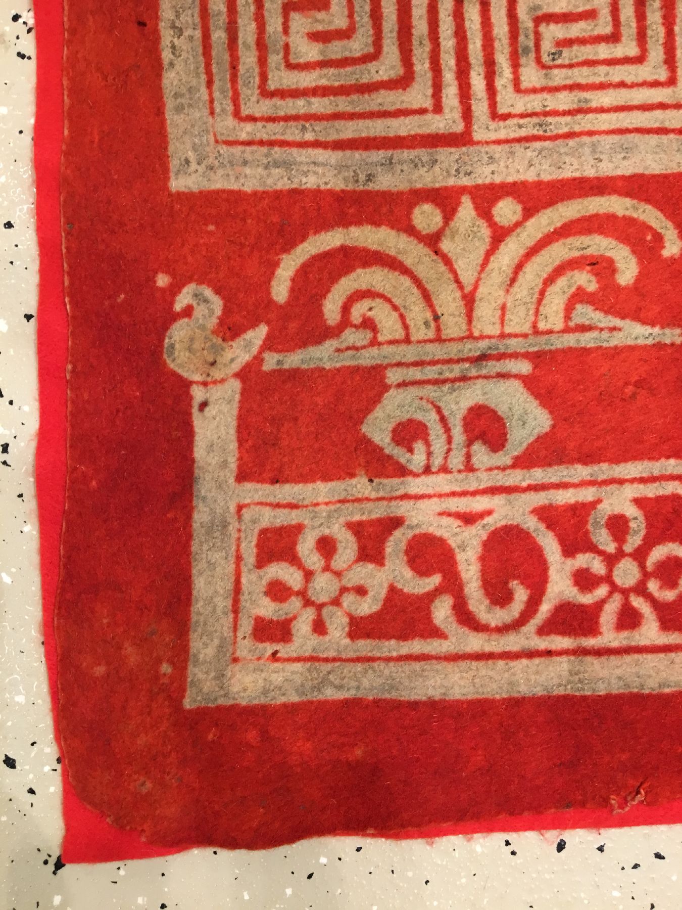 Detail g: Seltener früher Filz "Wandbehang" antik (Wohl Kansu), Westchina, 18.Jhd., roter Filz. Feiner Filz-Behang gemacht für eine wichtige ...