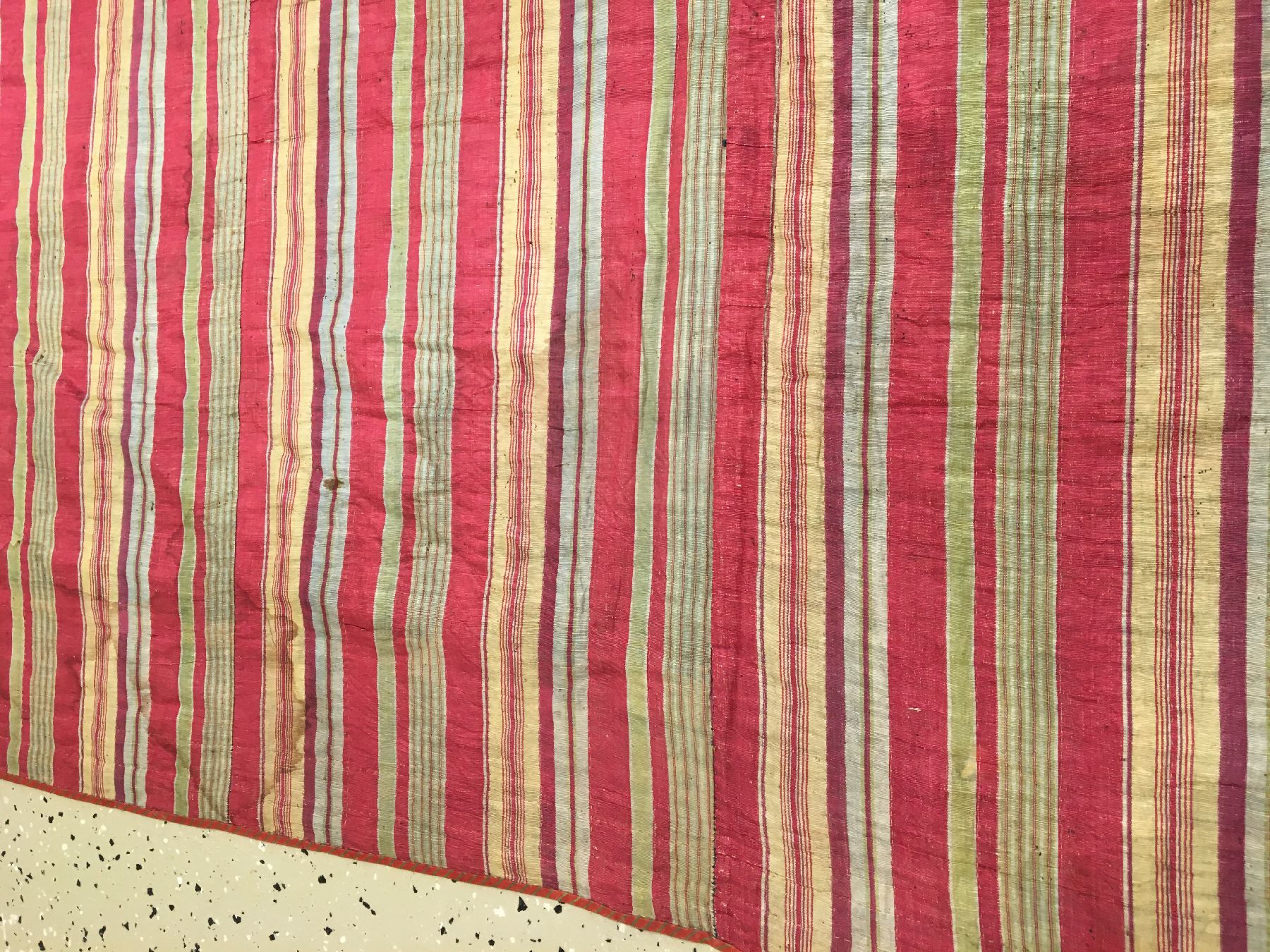Detail b: Seiden Ikat antik. Uzbekistan, Ende 19.Jhd., reine Naturseide. Dekorativer Seiden-Ikat mit helle und transparente Farben. Feine Qualität, ca. 207 x ...