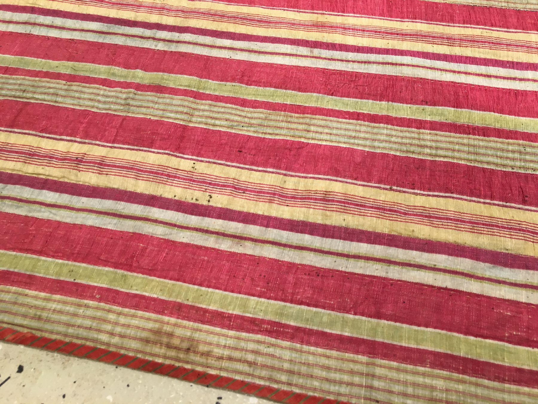 Detail c: Seiden Ikat antik. Uzbekistan, Ende 19.Jhd., reine Naturseide. Dekorativer Seiden-Ikat mit helle und transparente Farben. Feine Qualität, ca. 207 x ...