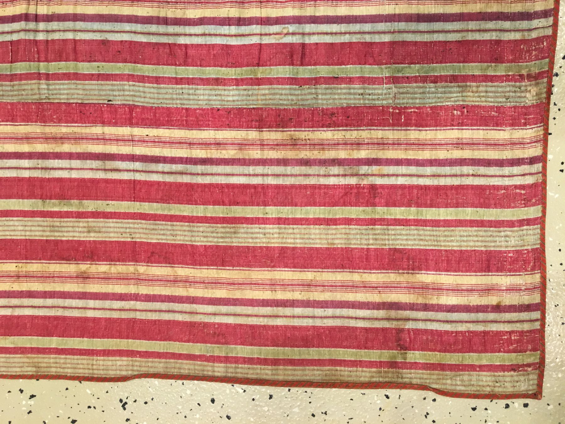 Detail d: Seiden Ikat antik. Uzbekistan, Ende 19.Jhd., reine Naturseide. Dekorativer Seiden-Ikat mit helle und transparente Farben. Feine Qualität, ca. 207 x ...