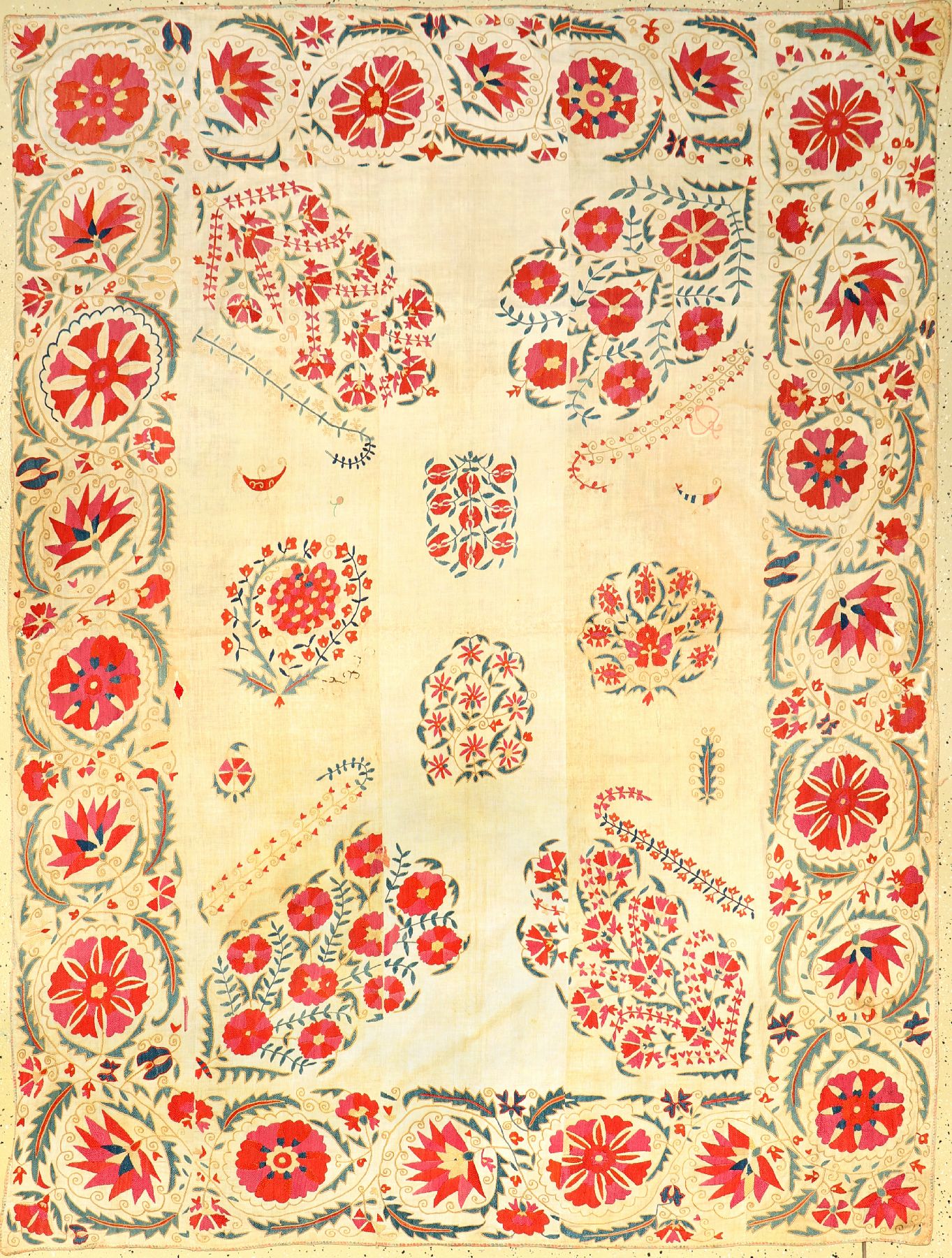 Nurata "Susani" antik, Usbekistan, 19.Jhd., Seidenstickerei auf Baumwollgewebe. Seltene Nurata Susani aus dem Südwesten Usbekistans mit ...