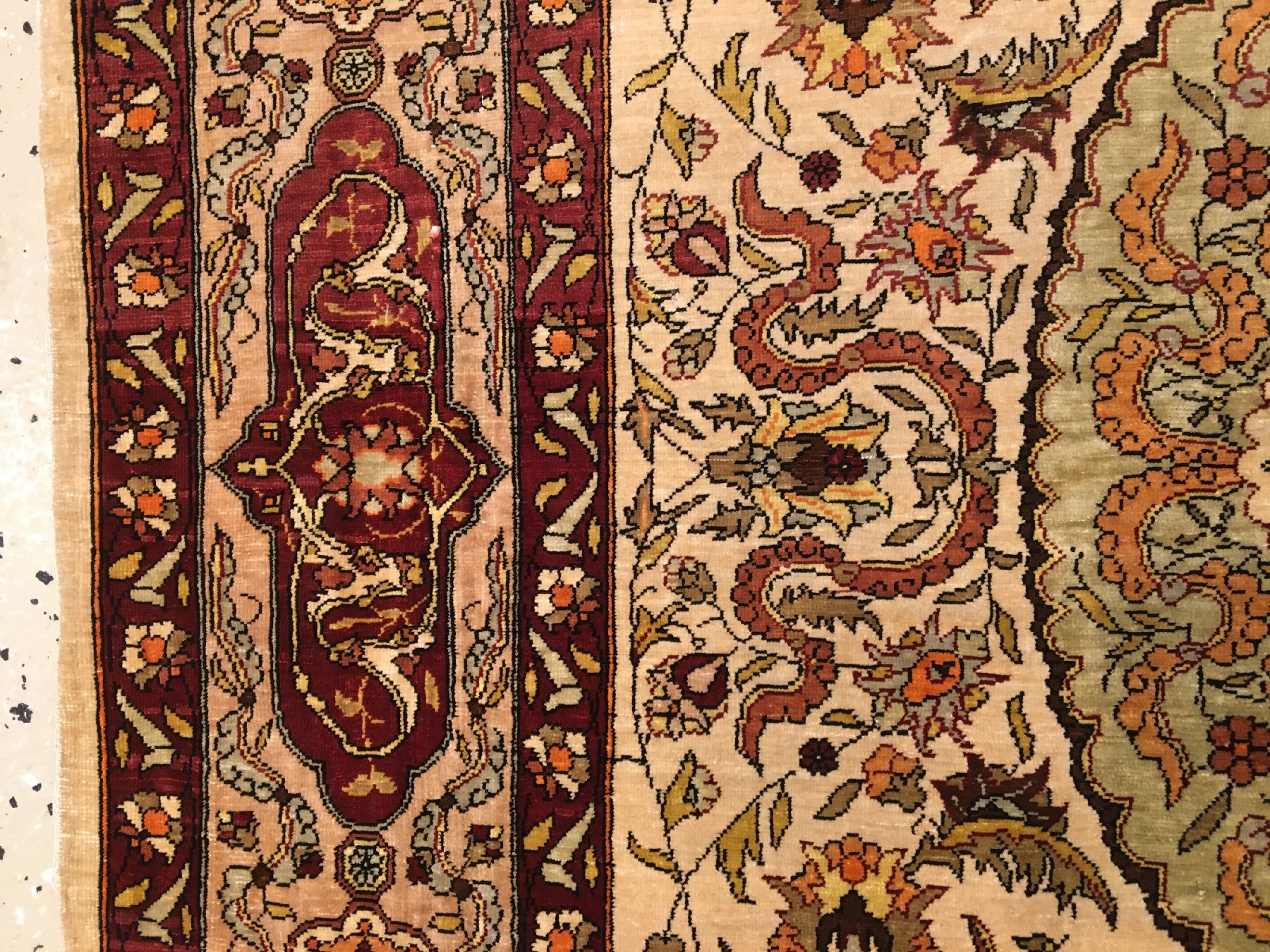 Detail d: Feiner Seiden Hereke alt (Signiert), Türkei, um 1950, reine Naturseide. Seltener Seiden Hereke mit Wolkenband "Chi" Muster. Harmonische ...