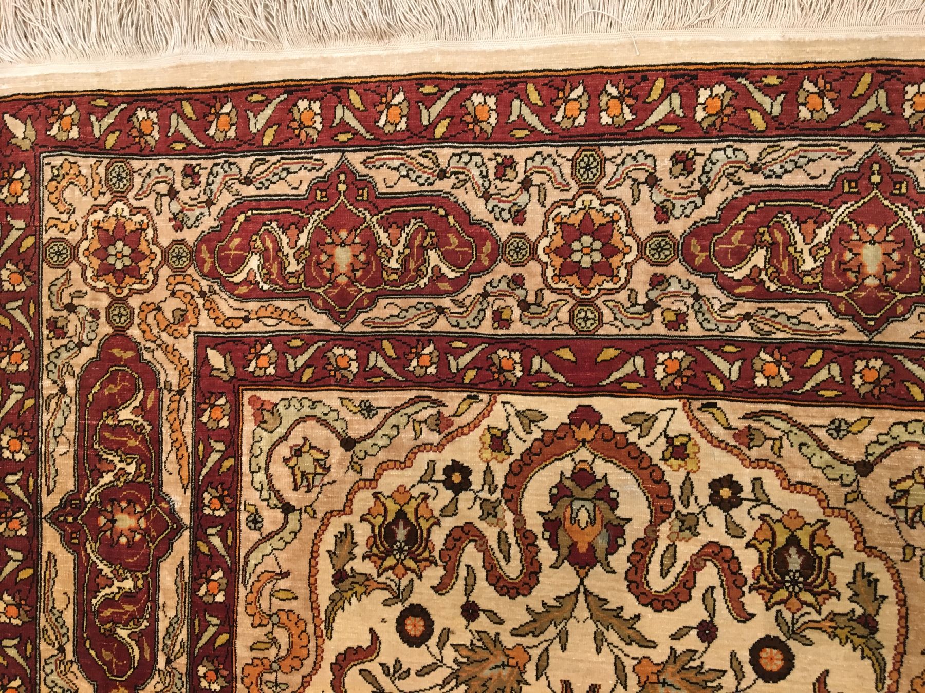 Detail f: Feiner Seiden Hereke alt (Signiert), Türkei, um 1950, reine Naturseide. Seltener Seiden Hereke mit Wolkenband "Chi" Muster. Harmonische ...